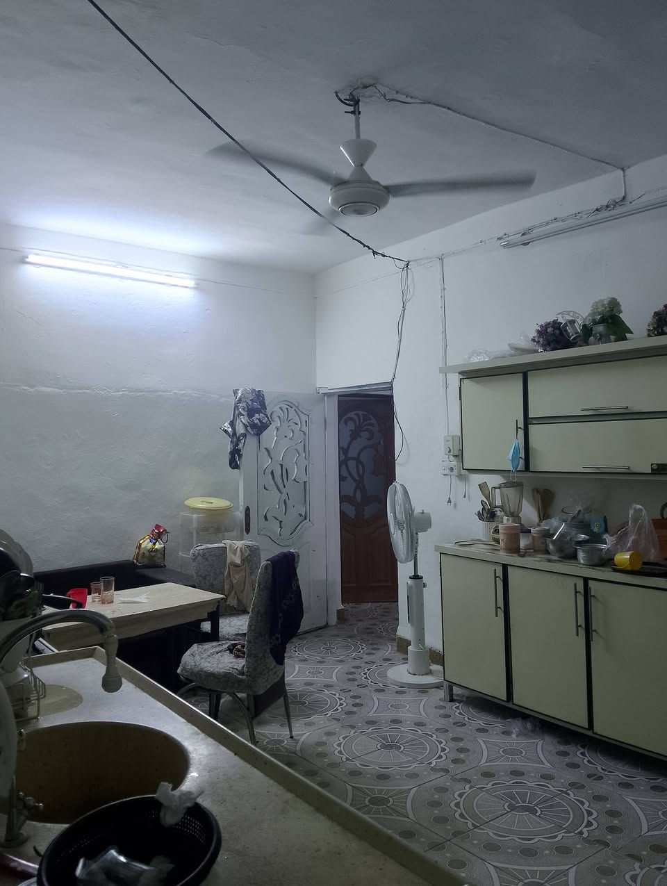 دار للبيع مساحة/200/مترطابقين مع محل 
عنوان:قادسية الثانية شارع أبو وليد خلف التجاري مباشرةً 
نوع العقار:طابو ملك صرف
يحتوي على استقبال وصالة ومطبخ  وحمام وغرفة نوم 
موقع مميزخلف التجاري مباشرةً وعل شارع عريض وتبليط مجاري ماء حلوو
سعر:160مليون وبيها مجال 
للاستفسار اكثر الاتصال على الارقام التالية:***********واتسأب
