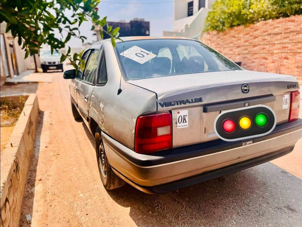 ئۆپڵ ڤیکترا مۆدێل 1991 مەکینە 18 وەرەقەی بەنزینی هەیە گێڕ و مەکینە و تەحویل بەشەرت سعری 29$ *********** كركوك, العراق
