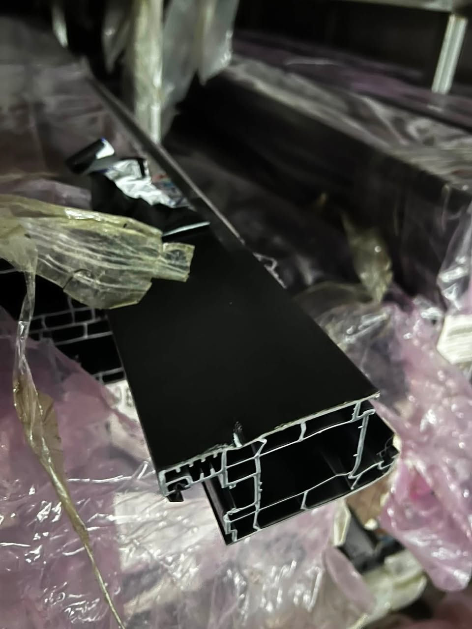 بحمد الله وفضله وصول مقطع PVC اسود تركي 
جودة ممتازة 
وضمان 10 سنوات 
واسعار مناسبة 
لدى شركة السيم لتجارة مقاطع الالمنيوم وال PVC
للطلب والاستفسار 
مراجعة مجمع السيم لتجارة الالمنيوم 
الكائن في الذيوانية منطقة السراي مجاور معهد الفنون الجميلة للبنات شارع الالمنيوم 
او الاتصال على 

‭+964 775 000 3118‬

