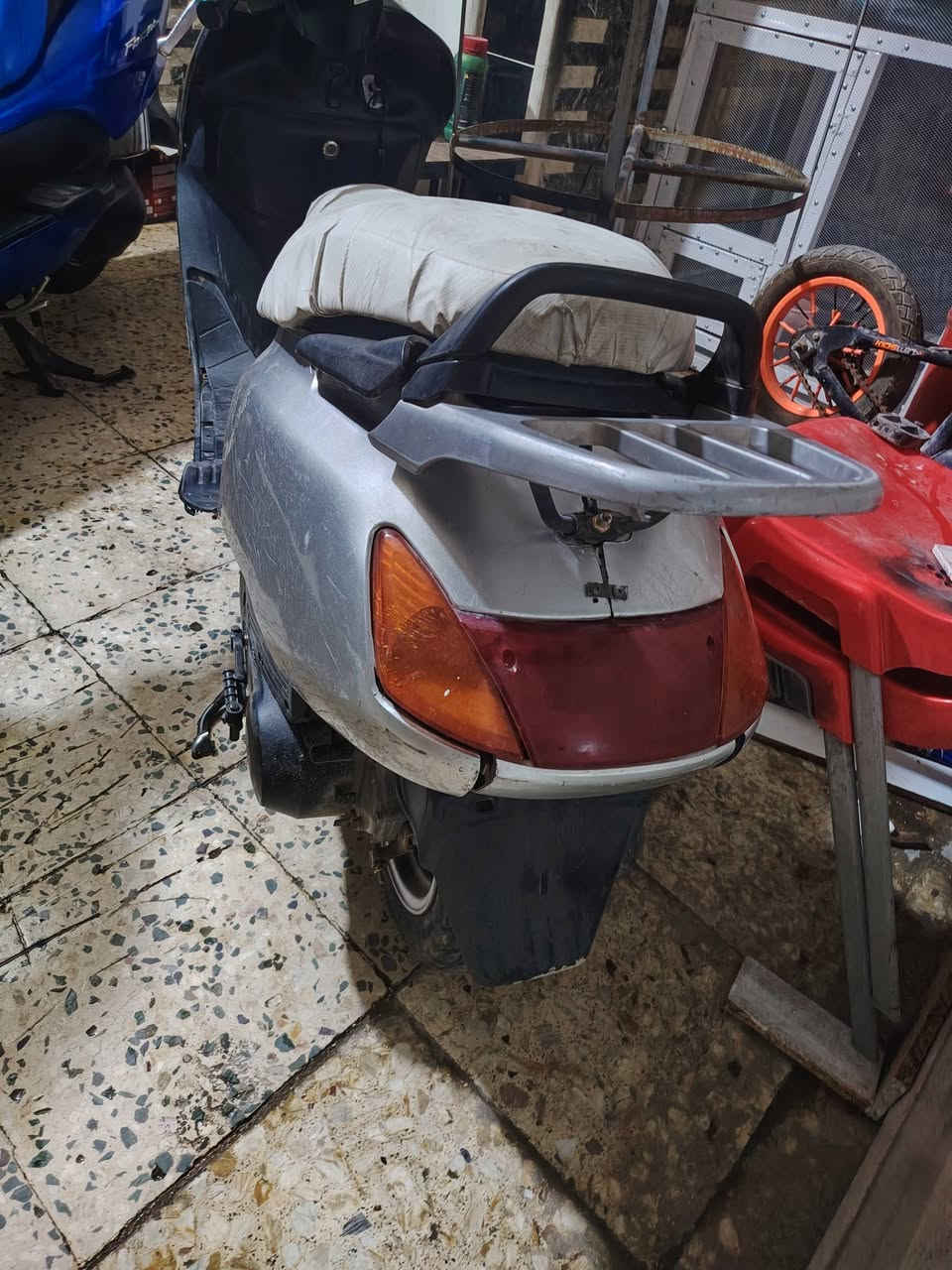 سلام عليكم دراجه سبيسي للبيع
مكينه قبل سبوعين عدته كله جديد لا دخن لا تنقص نكره كل وقت مابيه شي شغاله سلف هندر 
سعر ٣٥٠ بيه مجال
مكاني بغداد الامين الثانيه 
رقمي ***********
