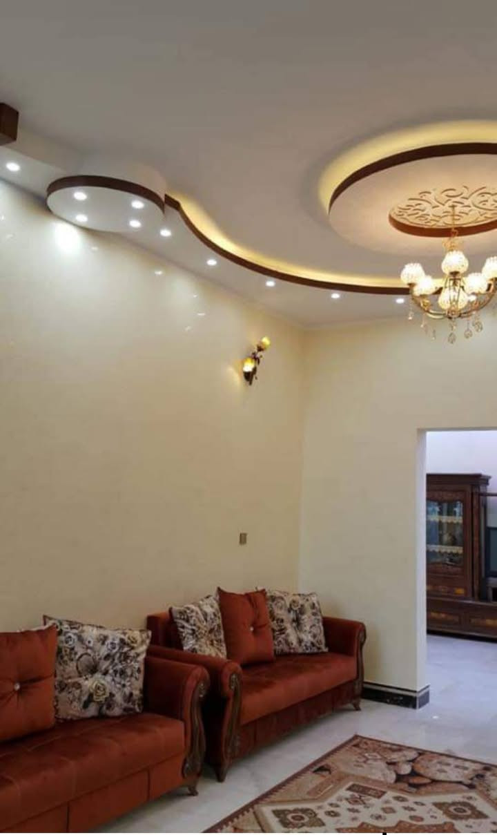 🏡  دار سكـن للبيـع
📍 الموقع: حي الجوادين – مقابل الضغط العالي قريب من شارع 30
📐 المساحة: 285 متر مربع
واجهة البيت 12.5
مواصفات الدار:  طابقين بناء حديث كونكريت مسلح سقوف جبس بورد وسقوف ثانوية 
أرضية الطابق الارضي مرمر والطابق الثاني بورسلين
 استقبال كبير 
7 غرف
مطبخ
3 صالات 
صحيات داخلية 4 وخارجية 1
كراج

📞 للاستفسار والتواصل يرجى الاتصال على الرقم: 
 ‏‪***********‬‏
***********
