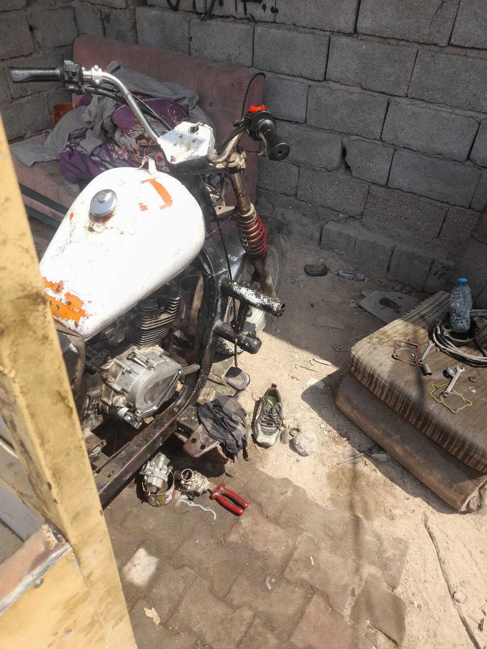 سلام عليكم ستوت للبيع ايفان أدوات ستوت حلو بدي  تفصل  بس محرك ايبخر  ستوت شغال شاصي مكفول ستوت سعره 600 أو بيه مجال غليل  مكاني البصره أبو الخصيب طريق محوله الزهير  ***********
