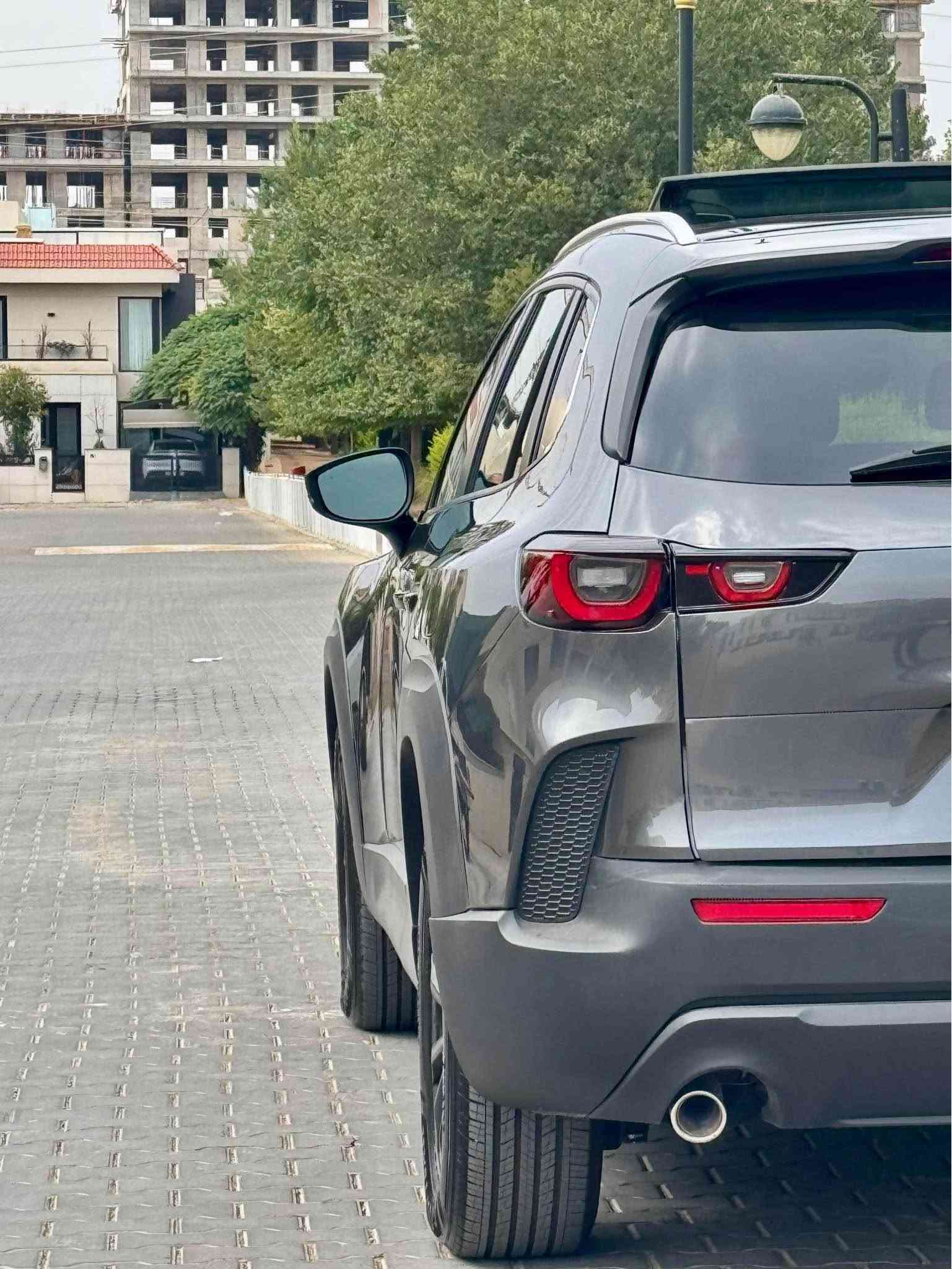 MAZDA CX-50 2025 primuem 
مواسەفاتی پریمیومە دەرگای دواوی بۆیاخە ئێرباگ بەس سوکان تەقیوە سەیارەکە ڕەقەمەو بە ناوی  خۆمانەوەیە توحویلو خەرامە بە شەرت ٢٠٠٠ کلم ڕۆشتوە هسابکە هەر سفرەو ڕەقەم کراوە 
*********** السليمانية, العراق
