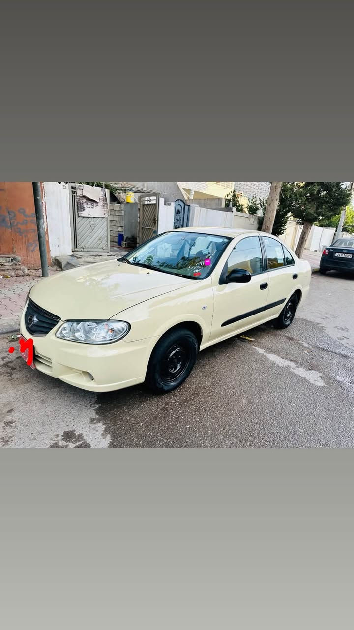موديل ٢٠١٠ • أسود • مكينة وجير