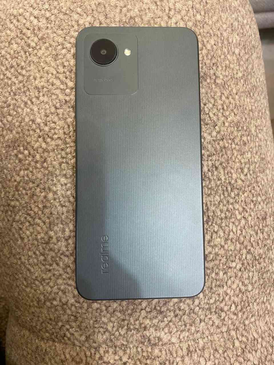 للبيع جهاز Realme اقتصادي نظيف وبحالة ممتازة 📱
 نوع الجهاز: ريلمي (Realme)
 الحالة: مستعمل، شغال وصافي ما بيه أي نقص أو عيب، الشاشة والبطارية أمورهن تمام.
 الملحقات: الجهاز (مع الكارتون والشاحن )
 السعر: (90 الف)
 المكان: (بغداد / الحرية).
 للتواصل والاستفسار مراسلة واتساب (***********).
