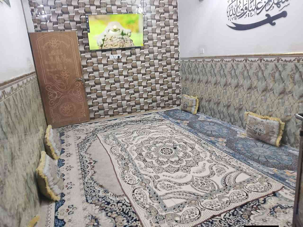 بيت زراعي منطقة الشركة الهندية قرب معمل الغاز مال الكبر ولاغزلان
مساحة 100 متر 5 ×20 طابقين الطابق الجوة كامل كلة سيراميك كامل الرضية مرمر بي 3 غرف نوم اوصالة واستقبال  الطابق الثاني الفوك نقص ارضية كاشي فقط السطح بدون بيتونة اوستارة سعر 95   ***********
