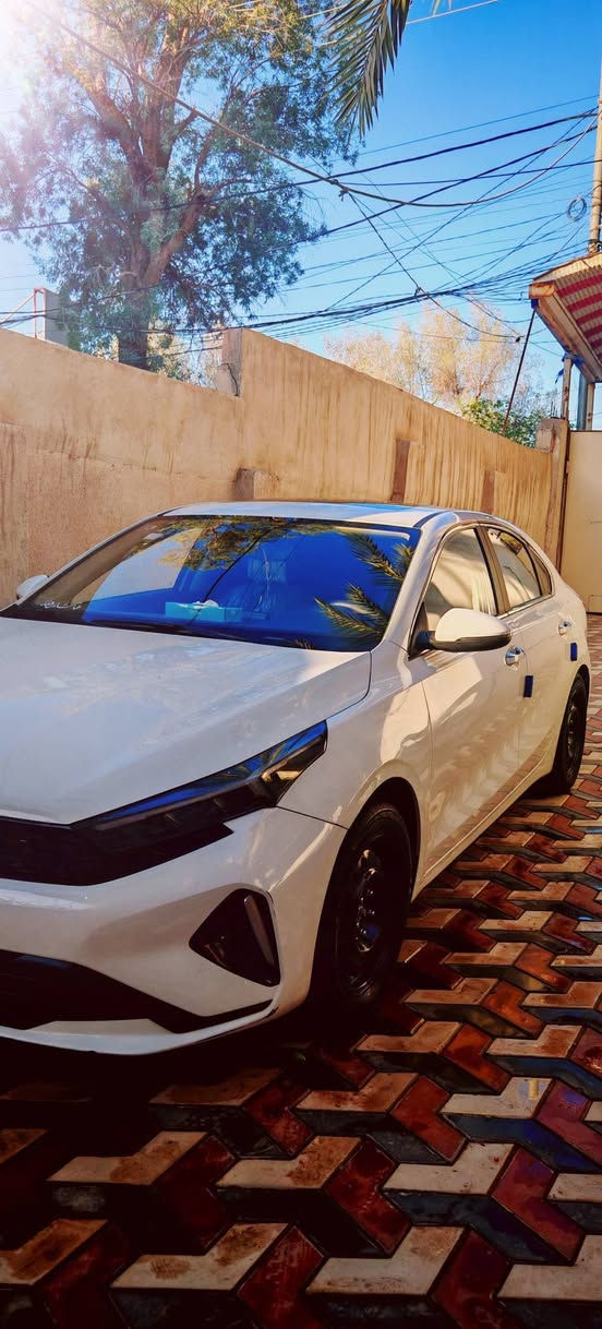 سلام عليكم
للبيع او مراوس بسوناتا 2025 خليجي 
Kia K3 2022 

كفاله عامه من الصبغ والتبديل والضربه ( فقط بيه بارد بالجاملغ كد 4 اصابع )

فول مواصفات للاخير .. 

فتحه
جلد 
بصمه داخلي وخارجي 
تبريد شاشه 
تبريد قطعتين ثلج 
اشاير مري 
كشاف نهاري 
اشاره لكزز بلادي 
تحكم سترين 
مثبت سرعه 
اوتو هولد
سايد بريك كهربائي 
كامره فيو 

مكينة دوش 1.5 دبل نوزل 
شرط دهن اصلي ضمان 10.000 كيلو وصولات الضمان كلها موجوده 
دهن كير اصلي ضمان 40.000 كيلو 
ادامه كامله متفتح اي شي بيهه وشرط الاصلي الكوري من الوكاله 
حداديه بالجيس 100%
تايرات جدد 100%

عليها تغليف كامل 
البيبان والارضيه والكشنات والتنته والجنطه كلهن مغلفات + مغلفه عوازل كلها 

ماعايزه برغي السياره الف دينار متصرف عليها جاهزه مجهزه من كل النواحي 

رقم سليمانيه بسم شركة تريد تحويل تريد مداور 

مكان السياره النجف 

السعر 135 

واتس  ***********
