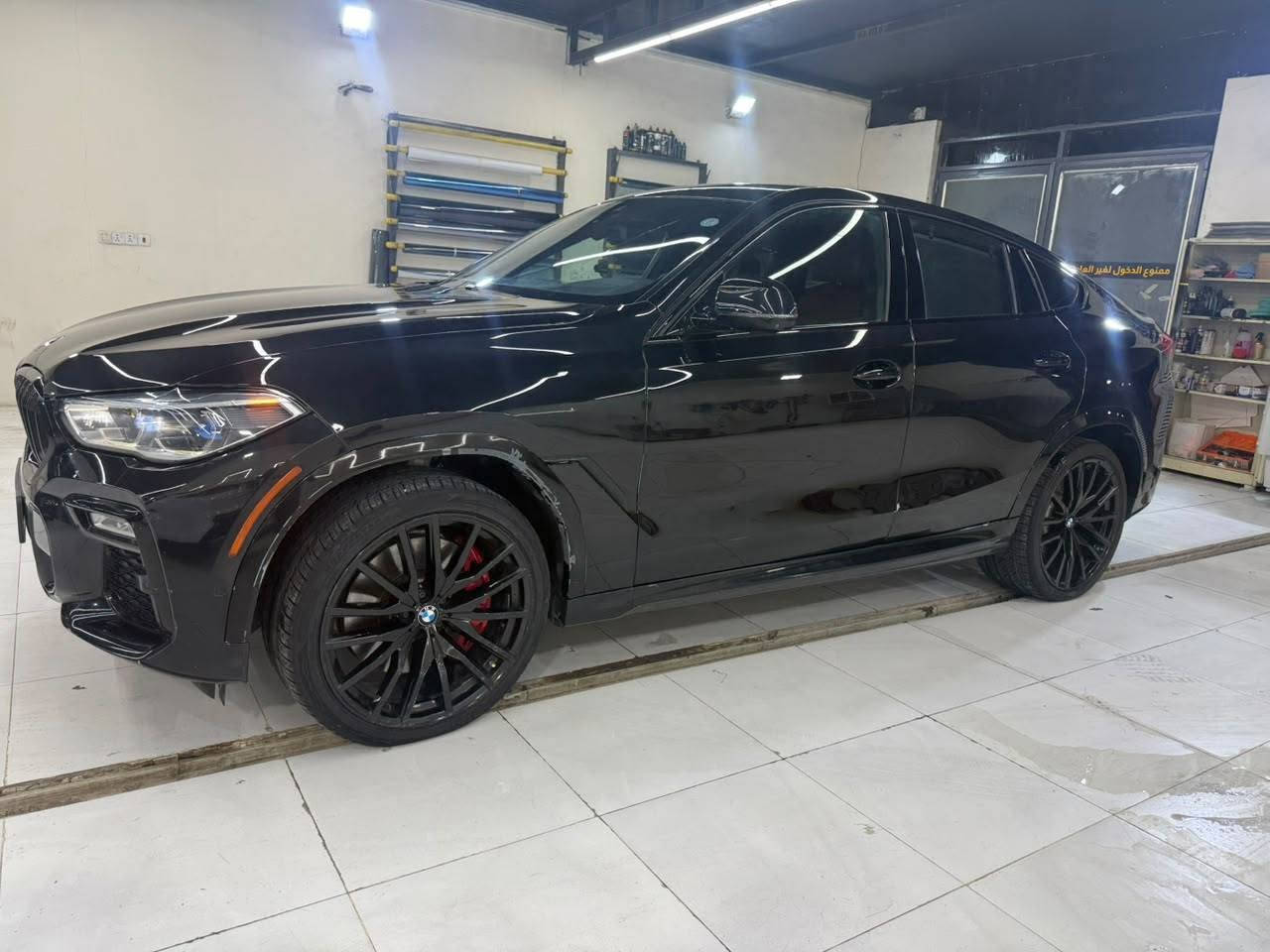 BMW X6  50i
موديل 2022 كلين تايتل فول مواصفات محرك V8  اعلئ فئه السعر 45 الف دولار  
المكان الديوانيه 
***********
