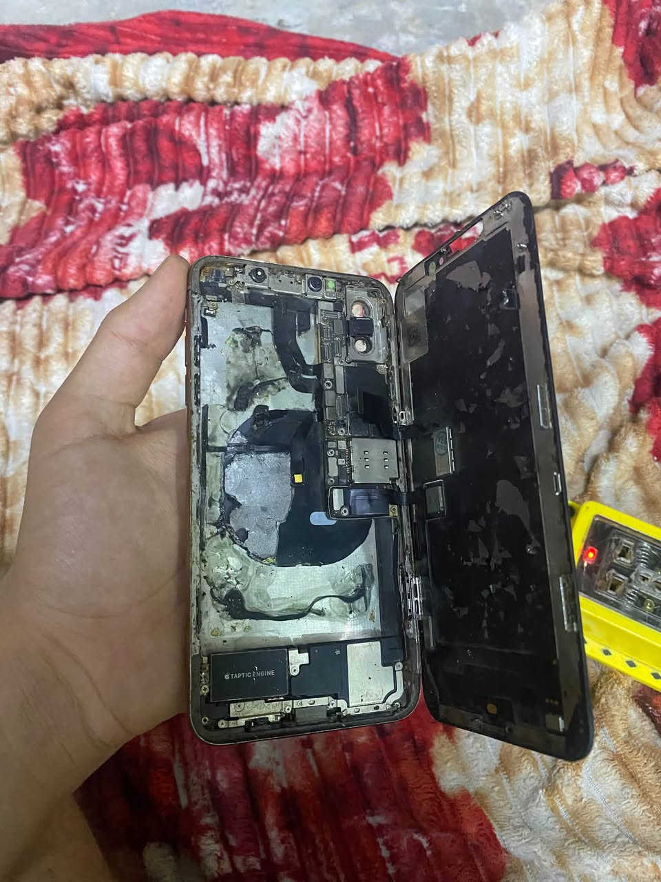 سلام عليكم اكس ماكس ناقصه شاشه وبطاريه وكامره خلفيه اضمنه إلك بدون آيكلود سعره ٤٠وبي مجال مكاني بغداد واتساب ***********
