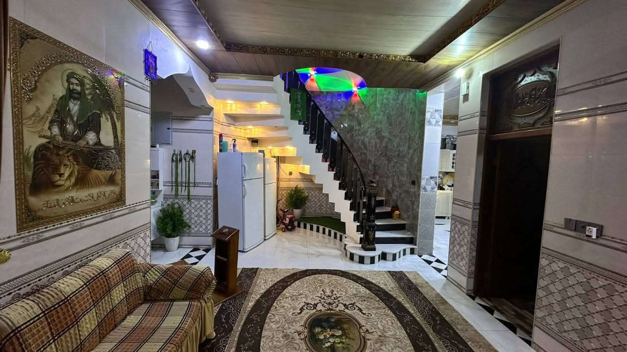 جمعه مباركه ان شاء الله
🏠فرصة سكنية مميزة في الديوانية
🌿للبيع منزل طابو صرف بموقع استراتيجي ومتميز، كامل الخدمات، 📌في منطقة حيوية وقريبة من جامع الإمام الرضا.
📌تفاصيل العقار:
✅المساحة: 200 متر مربع.
🌿الأبعاد: الواجهة 10م، النزال 20م.
✨البناء: طابقين بتصميم واسع وعملي.
✨المحتويات:
✨5 غرف نوم (منها 3 غرف سويت).
✨♦️صالتين واسعتين.مطبخ مجهز.
🔴استقبال.
🔴صحيات داخلية وخارجية.
♦️معلومات إضافية:
✨الدار مطلوب لصندوق الإسكان (55 مليون).
✨قسط الصندوق الشهري: 340 ألف دينار.

📞 للمزيد من التفاصيل: يرجى مراجعة مكتب نعيم  البديري 
~~~~~~~~~~~

#متابعة_الصفحة

#نستقبل_جميع_عروضكم

———————————————————

🔺#للاستفسار الاتصال ع الارقام

‪***********‬‏📲 

  او مراسله واتساب +964 770 986 0830 📲  

—————————————————————

او زيارة مكتبنا من الساعة 3 الظهر الى 8 مساء 

🔺  مراجعة مكتب نعيم  البديري

🔺حي سايدين جامع شاكر هندس مقابيله
