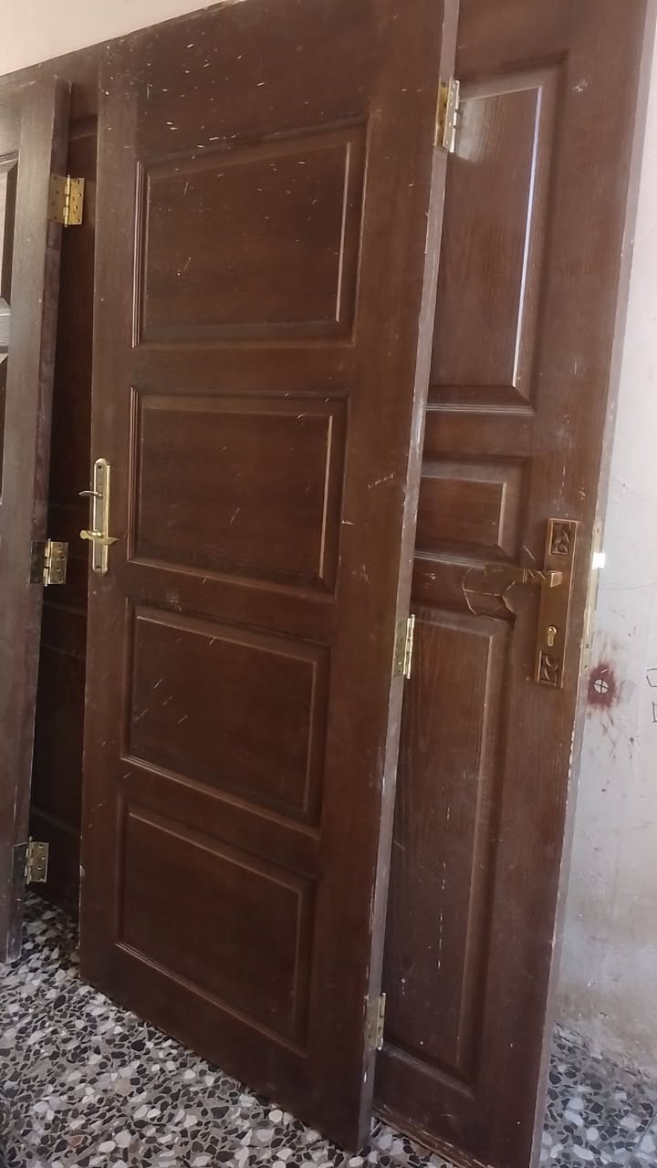 بيبان خشب للبيع 5 بيبان مع جرجوبتهن كاملات جدد الباب الواحد ب 30 الف وبي مجال للشراي ابيع شلع مكاني مدينةالصدر ***********
