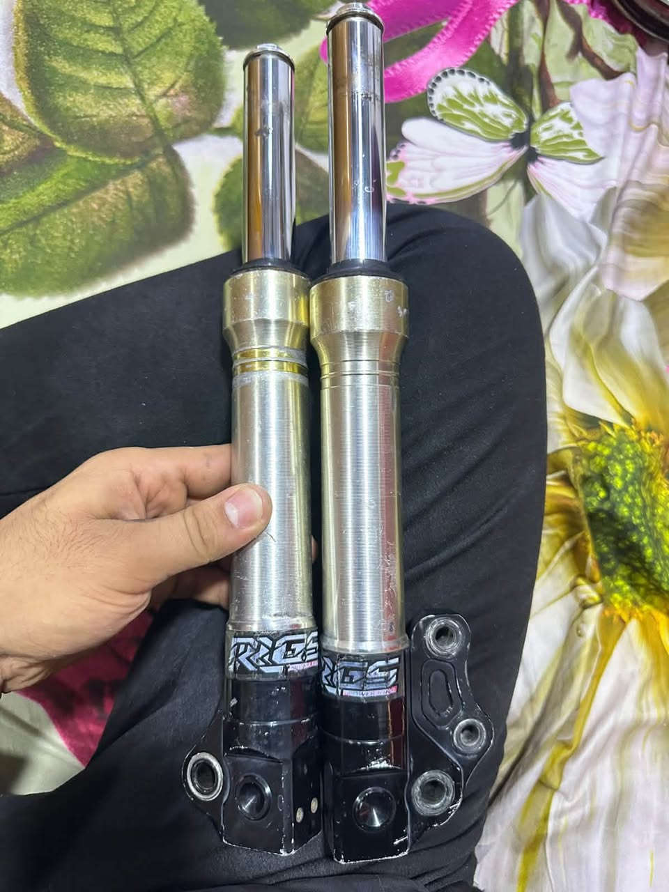 سلام عليكم للبيع ويل مشيف اصلي مال حاويه شيال Ncy اصلي مال حاويه صدر امامي RGC صدر يخبل لاطسه ولا ذاب دهن اصلي للبيع الرقم ***********
