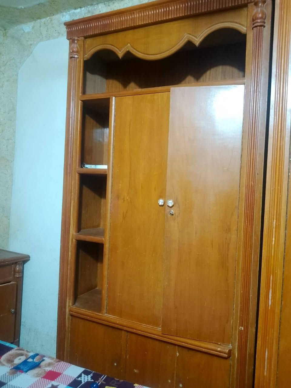 السلام عليكم
غرفة اخشاب للبيع 
السعر 550بيها مجال قليل غرفه نضيفه 
الاستفسار ***********
العنوان الشطرة شارع ام علاء قرب مدرسة اليمن 
غير متوفر توصيل
