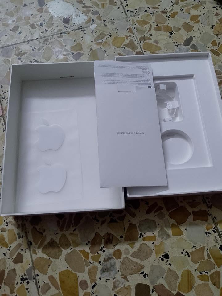 📱 للبيع iPad 9 - 64GB
✅ السعة: 64GB
✅ الجهاز نظيف جدًا
✅ جميع الوظائف شغالة 100%
✅ الشاشة مبدلة فقط، وما بيه أي مشاكل

💰 السعر: 275 ألف دينار
بيه مجال للشراي.

📍الموقع: بغداد

للتواصل واتساب فقط: ***********
