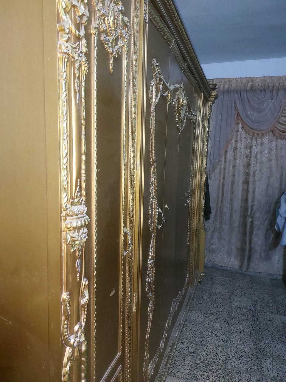غرفة زان مصري انتيكة مرمر نضيفة حيل....مليون ومية..وبيهة شي بسيط.الشعب ***********
