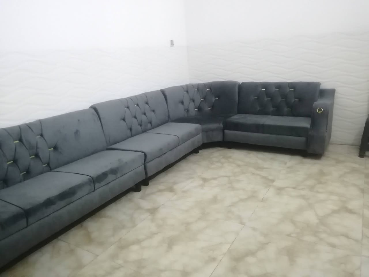 ديوان عراقي ثقيل 6 أمتار ونص زاويه وحده السعر ٢٥٠ بي مجال
