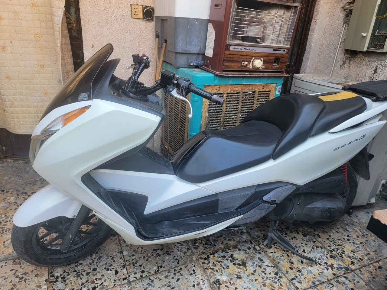 سلام عليكم
للبيع او للمراوس حسب القناعه

فورزه 012 

دراجه كفاله كفرات ومكينة وبدون اي نقص
كهربائيات كلها تشتغل
ستاند حساس 
مدخل جداحه
سرعه مفتوحه فوك ال 120
لا تدخين لا تنقيص لا نضوح 
نضافه نفس الصور وممغسوله الدراجه
منفيس مالتها ..
السعر 14 ونص 
بغداد/ الحسينيه / ***********
