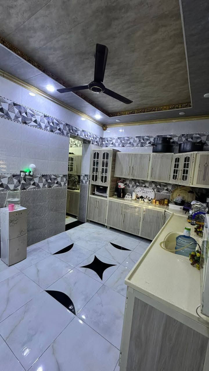 جمعه مباركه ان شاء الله
🏠فرصة سكنية مميزة في الديوانية
🌿للبيع منزل طابو صرف بموقع استراتيجي ومتميز، كامل الخدمات، 📌في منطقة حيوية وقريبة من جامع الإمام الرضا.
📌تفاصيل العقار:
✅المساحة: 200 متر مربع.
🌿الأبعاد: الواجهة 10م، النزال 20م.
✨البناء: طابقين بتصميم واسع وعملي.
✨المحتويات:
✨5 غرف نوم (منها 3 غرف سويت).
✨♦️صالتين واسعتين.مطبخ مجهز.
🔴استقبال.
🔴صحيات داخلية وخارجية.
♦️معلومات إضافية:
✨الدار مطلوب لصندوق الإسكان (55 مليون).
✨قسط الصندوق الشهري: 340 ألف دينار.

📞 للمزيد من التفاصيل: يرجى مراجعة مكتب نعيم  البديري 
~~~~~~~~~~~

#متابعة_الصفحة

#نستقبل_جميع_عروضكم

———————————————————

🔺#للاستفسار الاتصال ع الارقام

‪***********‬‏📲 

  او مراسله واتساب +964 770 986 0830 📲  

—————————————————————

او زيارة مكتبنا من الساعة 3 الظهر الى 8 مساء 

🔺  مراجعة مكتب نعيم  البديري

🔺حي سايدين جامع شاكر هندس مقابيله

