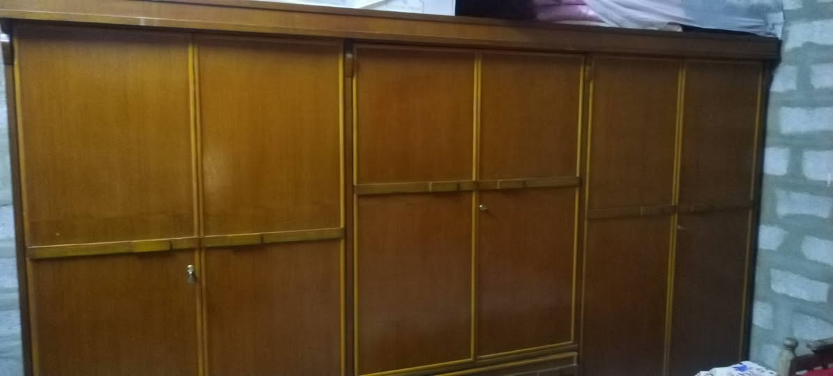 السلام عليكم محتاج فلوس ابيع ضروري غرفه كامل مكمل *********** سعر الغرفه 350 الف
