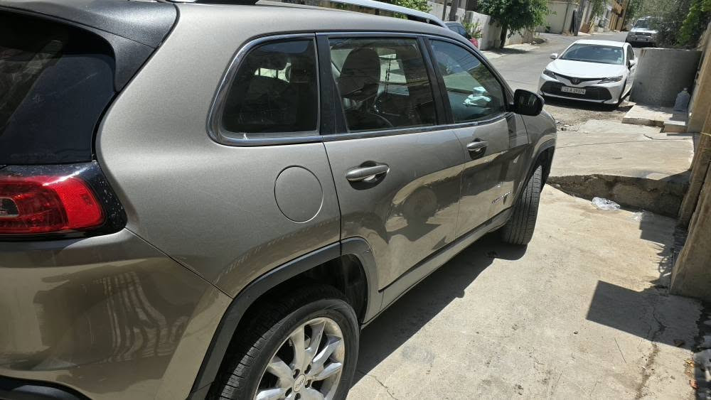 مراوس ... مراوس ... مراوس شنو عندك مراوس دزلي تفاصيل عالخاص 
BMW , مارسدس ، باسات ، كولف ، تويوتا 
جيب شيروكي 2016  لمتد فول مواصفات بدون سلايد جاهزة ومكفولة من اي نقص على وضع الشركة برغي ممفتوح كير محرك صدر كهربائيات كلها شركة تخم تاير جديد غرفة جديدة حادثها امامي بدون ايرباك شاصي ولغود وداخل مكفول صبغ بنيد وجاملغات أمامية فقط بصمة تشغيل عن بعد شاشة كبيرة لايت LED ...
هزة وفحص وبراد و سنوية جديدة بأسمي تحويل وكالة حاضر مكاني سليمانية واتساب *********** ابو الاشهب السليمانية, العراق
