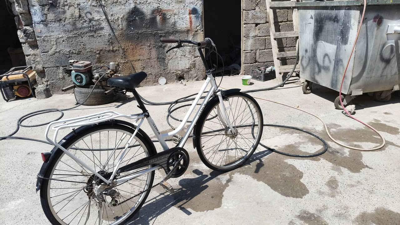 سلام عليكم
بوسكل أبيض 
حجم26
گير 6 نمر شغال
بريكات شغاله
حساس  
بوسكل نضيف مكاني شركاط اجميله 
***********7 
السعر 80وبي مجال
