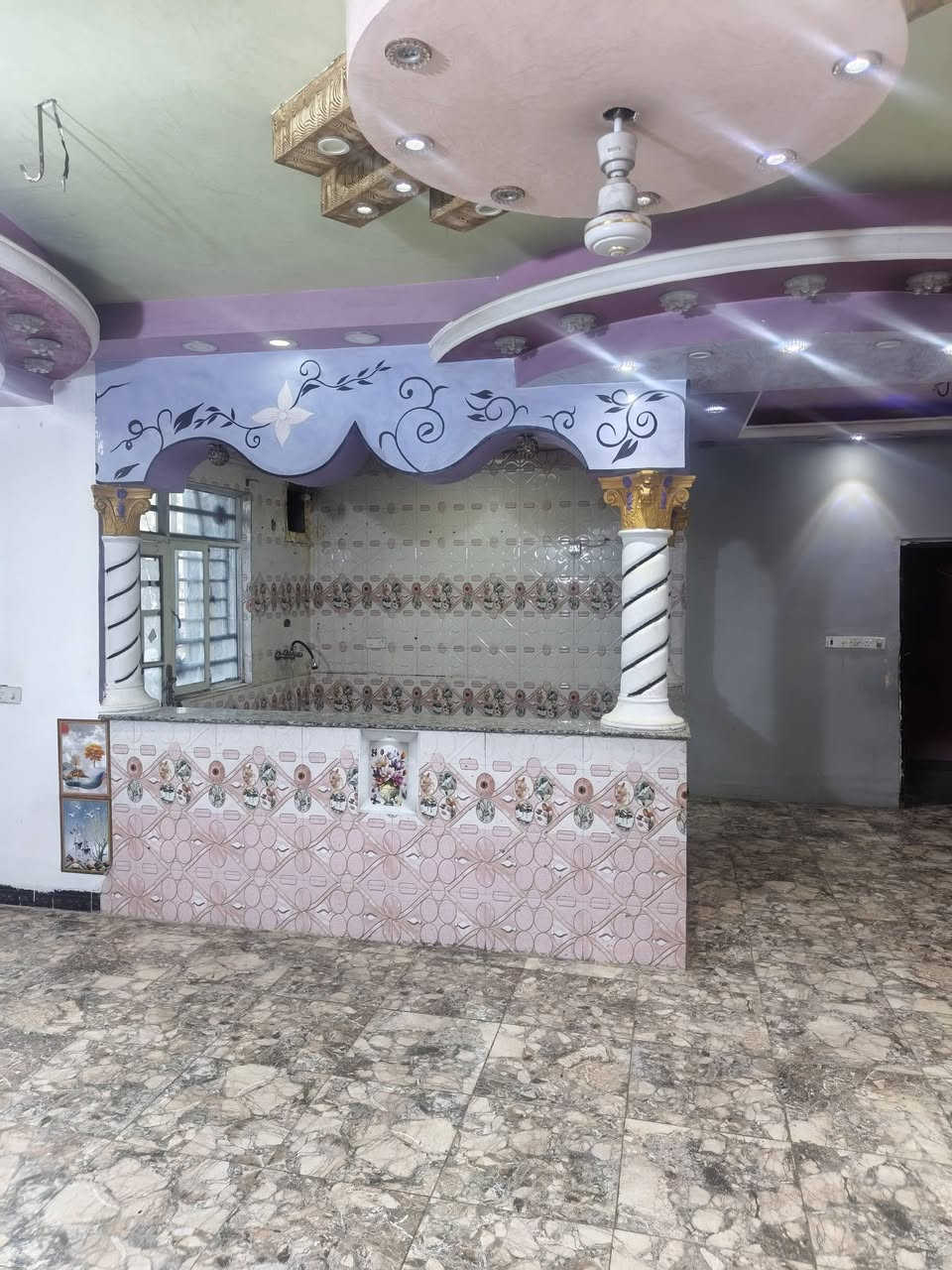 سلام عليكم
شقه لايجار سريع حي المعلمين سريع المعارض 

طابق ثاني درج مشترك 

غرفه وصاله استقبال ومطبخ وصحيات

مساحته ١٠٠ متر 

ايجاره ٣٠٠ ألف 

***********
