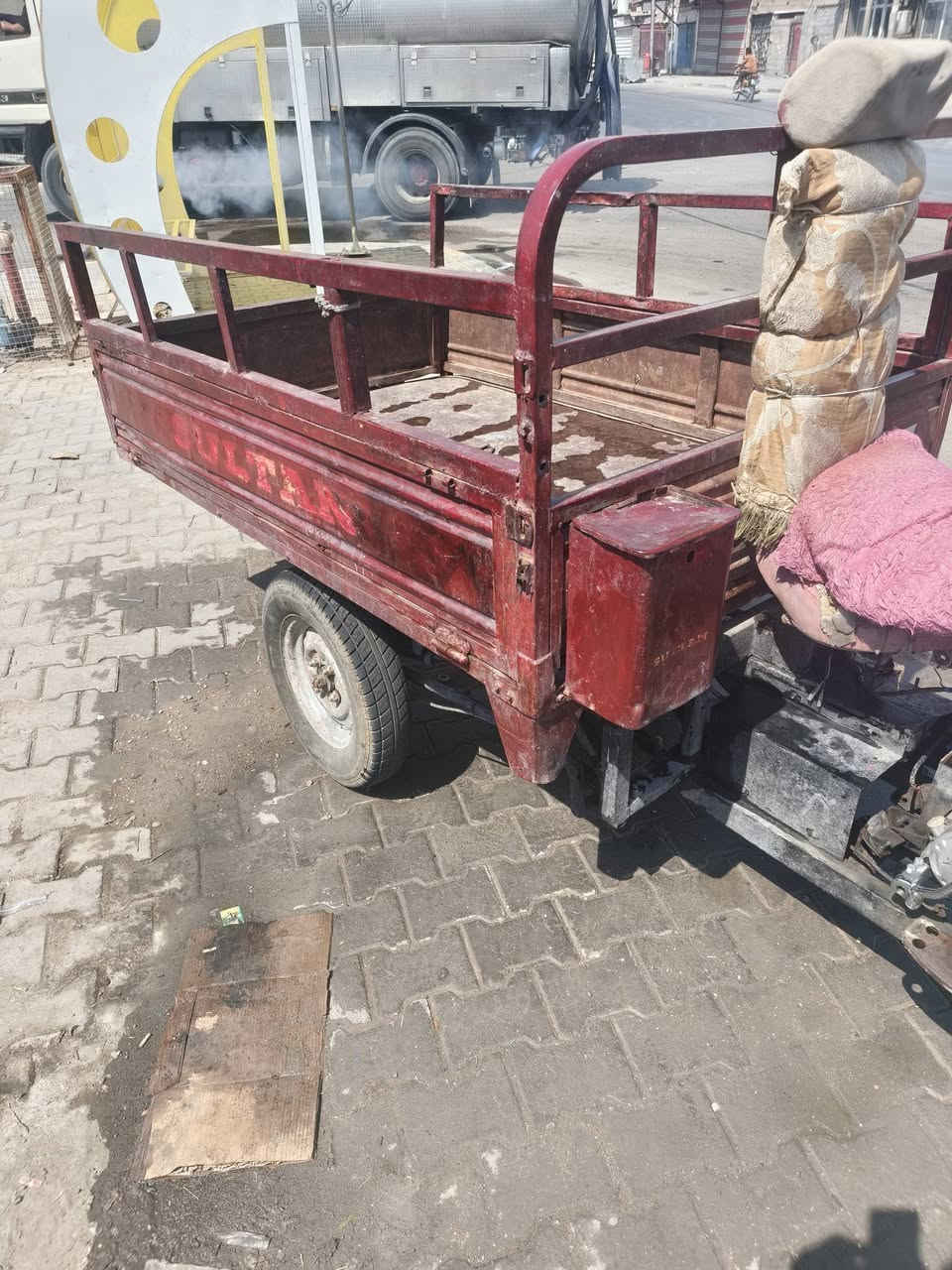 السلام عليكم ستوته انتيار ادوات شاصيها مكفول من لحيم او خياس تايرات نضاف محرك نضيف السعر خاص المكان الدير للتواصل ***********
