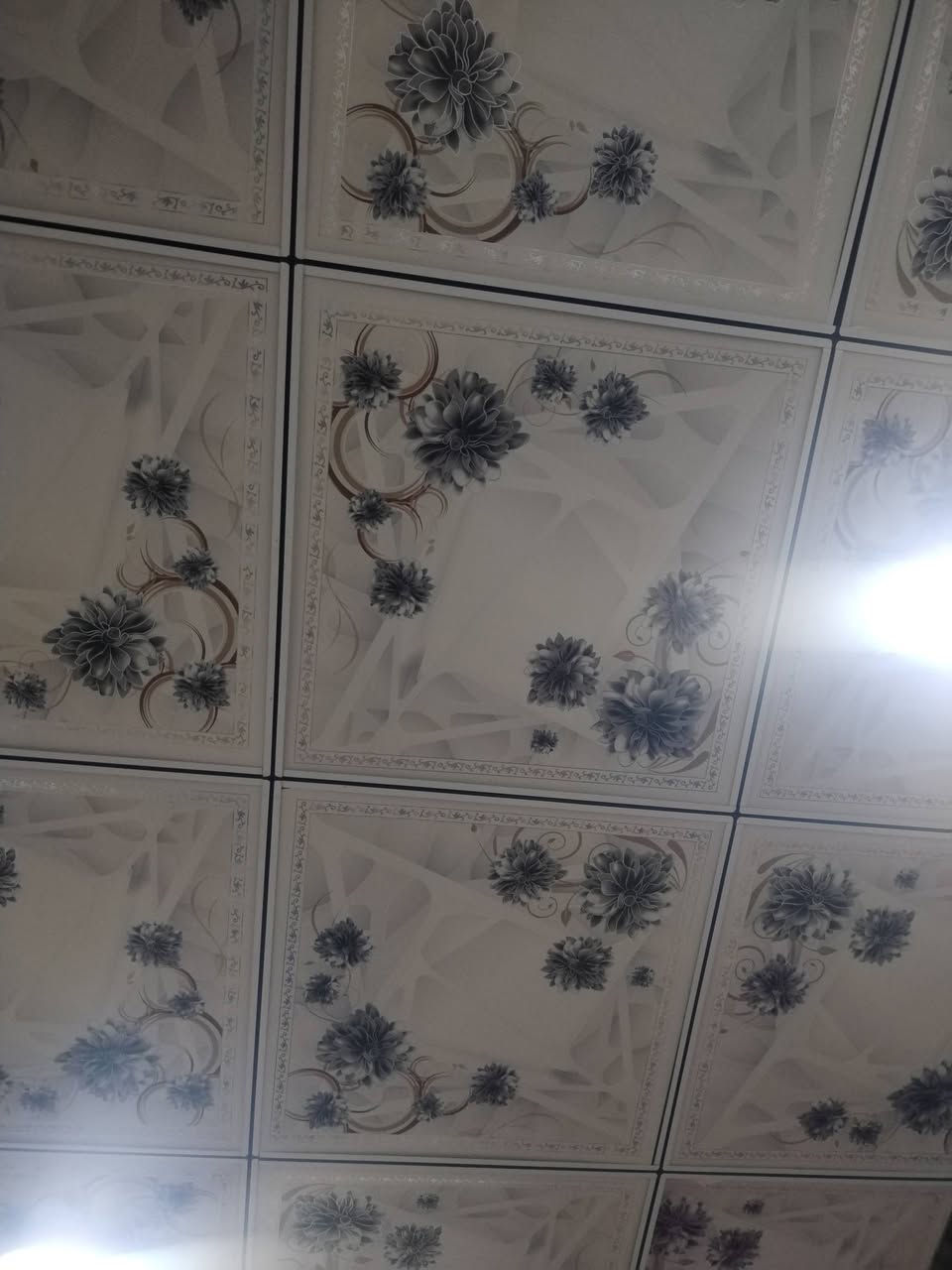 سقف ثانوي مرتب ونضيف والله البيع 52 متر المتر عله 3ونص
ناصريه مكان بيع شلع كلهن سوه
***********
