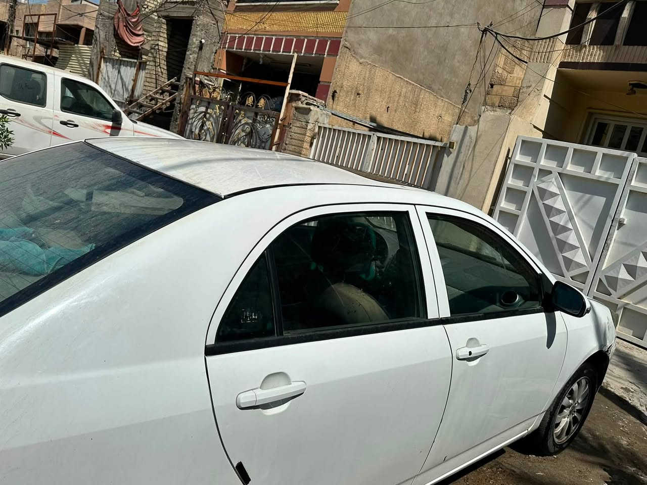 السلام عليكم BYD G3  للبيع 2016
السيارة بيها ضرب موضح بلصورة بخشم البنيد بارد و التكمه البين البابين معجون و حار
السيارة ماشيه75 الف كيلو
السيارة كلشي بيها شغال تبريد ثلج و نضيفة 
بصمة
فتحة
دخول ذكي
اشاير بلمري
رقم بغداد باسمي 
سعرها57 وبيه مجال للطيبين
بغداد المشتل
***********
