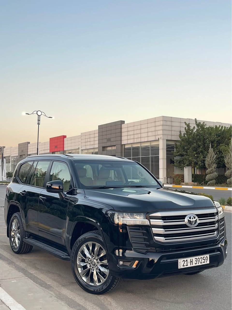 ‏TOYOTA Land cruiser 2022 
GX.R :  الموديل
‎سنة الصنع: 2022 
‎ضمان شركة SAS
ماشييه ١٠٠ الف  كم 
رقم سليمانييه  جديده
‎سنويه ب اسمي
المواصفات :
- محرك 6 سلندر تنفض تبيعي 4.0L
‎- فتحة سقف ( سلايد ) 
-٣ شاشات 
- شاشات ترفيه خلفية
‎- مقاعد جلد 
‎- مقاعد كهربائية 
- مقاعد امامية تبريد 
- ⁠تبريد وتدفئة امامي خلفي 
‎- بصمة الابواب 
‎- صندوق كهربائي
‎- مصابيح LED و زينون
-7 راكب 
-شحن واير ليس 
-حساس امامي خلفي 
‎- حجم العجلات 20 inch 
مكفول كفاله عام كلشي مابيها
- السياره موجودة في سليمانيه
‏***********- ⁠***********📞‎
السعر٦١٤$ السليمانية, العراق
