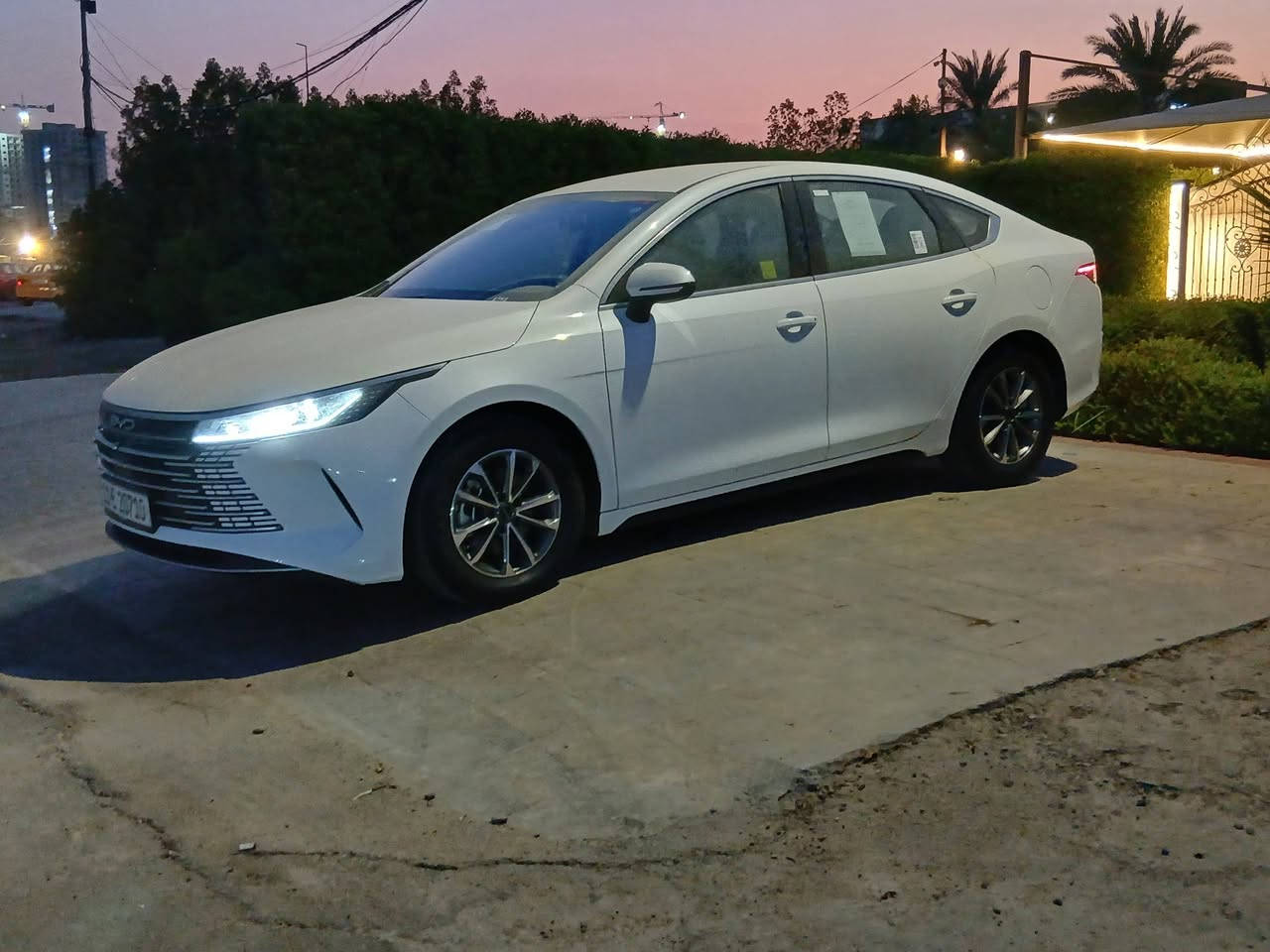 السلام عليكم مرخصة الادمن المحترم 
BYD
دسترويل 
مديل :2025
ماشيه : ١٠ الف ع وضعيه شركه
مكفوله من رصعه وزلغ
سترين دركه D
تشغيل عن بعد 
كير محرك مكفول
مرايات كهرباء 
كشنات ابيض رياضية
لد نهاري 
شاشه قلابه 
اشاير بل مري 
وبعد مواصفات دسترويل معروفه
السعر ١٩٧٠٠ وبيها مجال كلش قليل 
عنواني بغداد البياع مدينه الذرى 
***********
