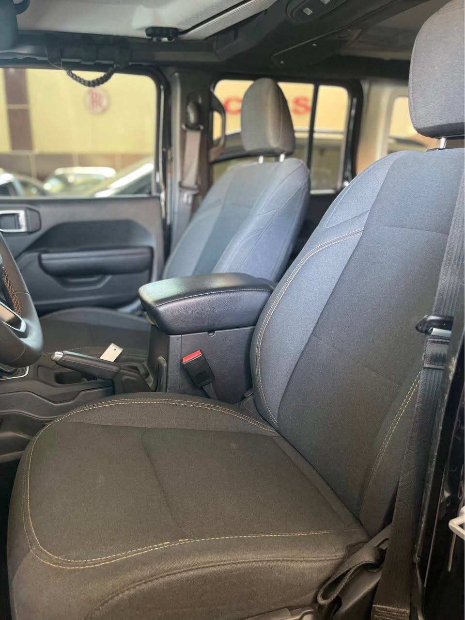Jeep Wrangler 2024 lVlLLYS

جيب رانكلر 2024 

4 سلندر تيربو  - هايبرد - شحن plug in

فول فول مواصفات

شاشة 

قطعتين تبريد

هيتر بالمري

كار بلي + اندرويد اوتو

تحكمات ستيرن

ماشيه 26 الف ميل 

بدون صبغ بدون تعديل

عنوان دهوك 

معرض ريان

سعر 325 $ بها مجال

*********** دهوك, العراق

