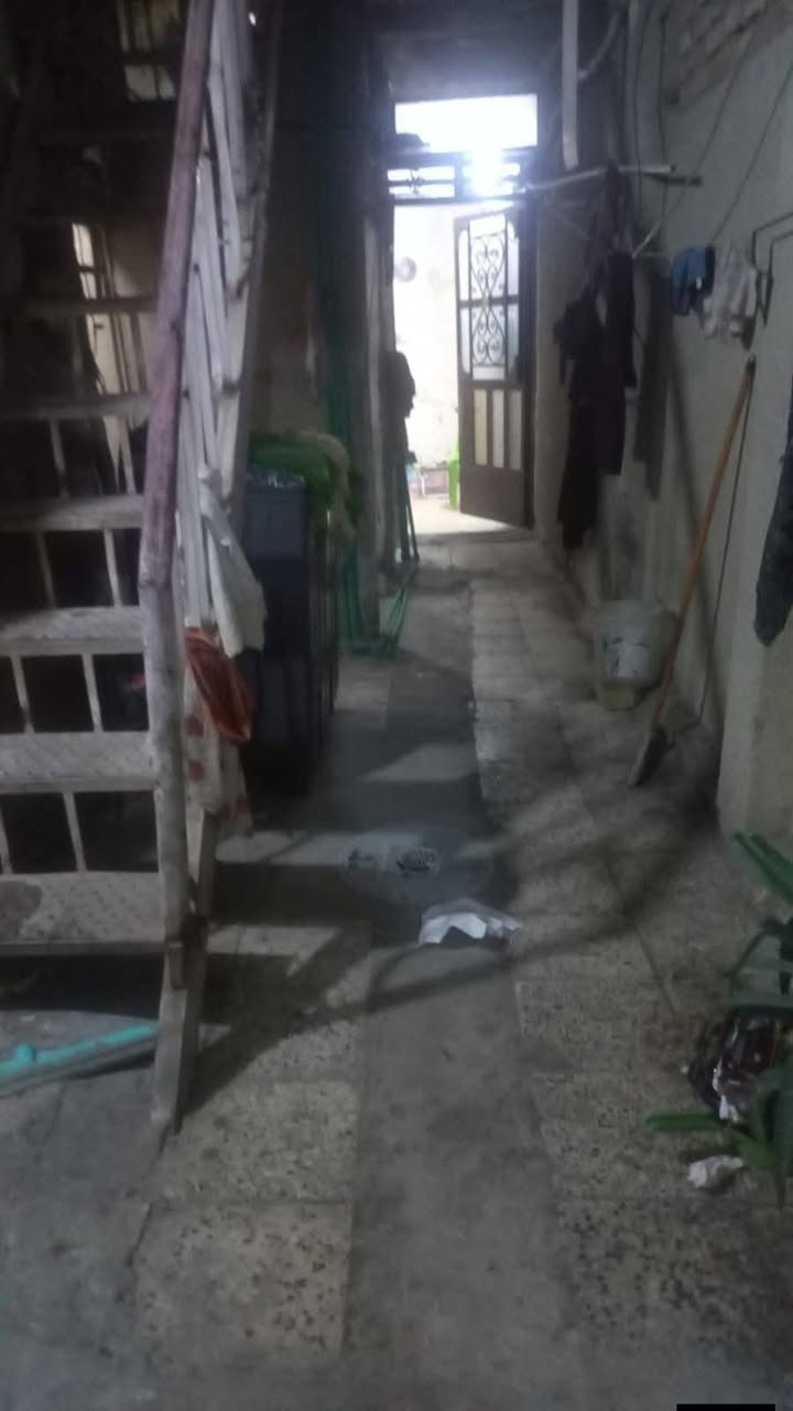 السلام عليكم نصف قطعه للبيع
مدينه الصدر الكياره قطاع 68 قرب المسبح 
طابق ونص اعكاده نضيفه سعرها 90 وبيها مجال 
***********
