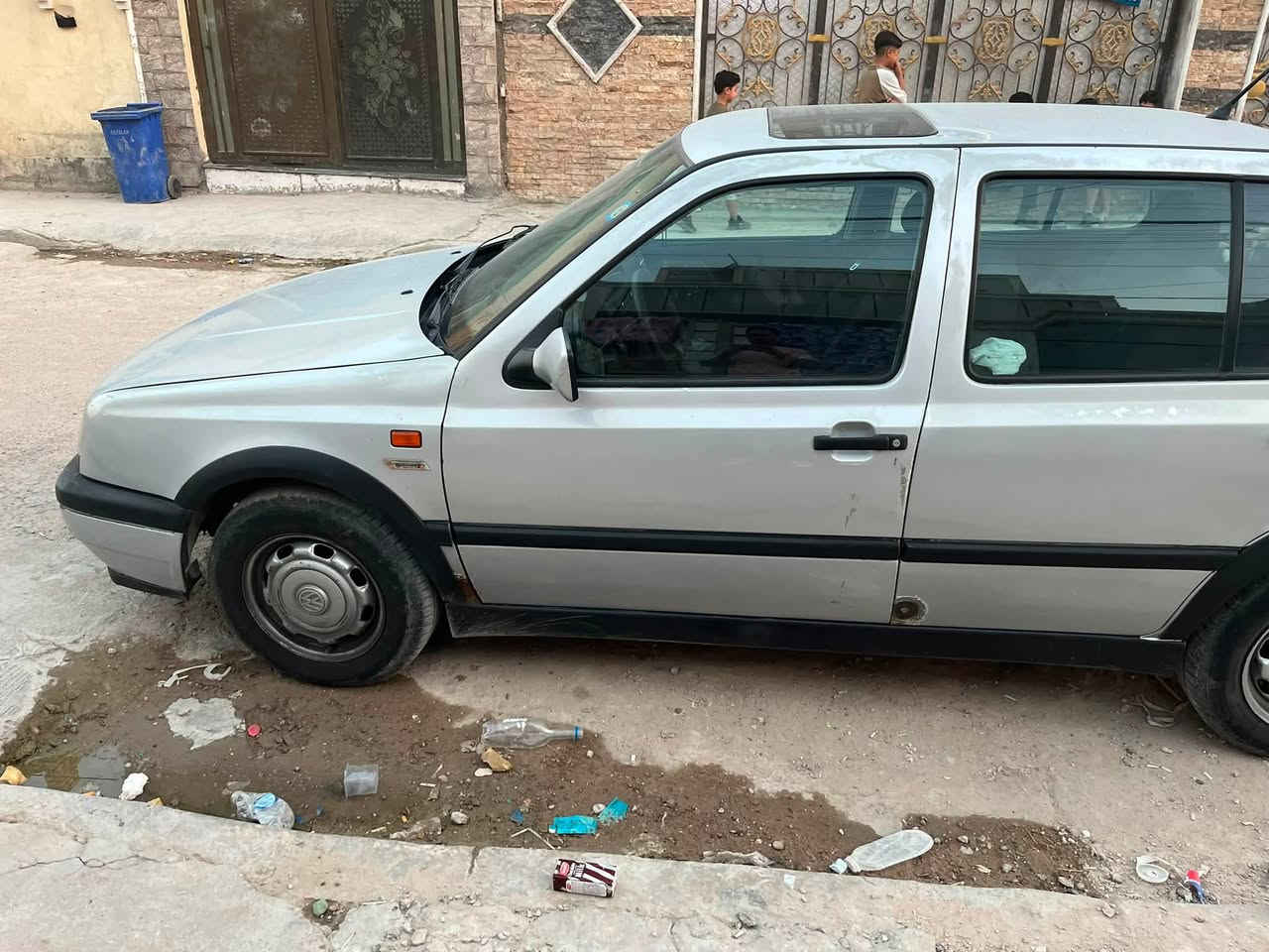 السلام عليكم گولف فنتو للبيع سياره موديل 1992 مكينه 1800 مكينتها تصرف كير مكفول كهربائيات مكفول تبريد شغال باقي السياره خير من الله معمرها على ايدي بأسمي تحويل ثاني يوم رقمها بغداد 
السعر 43 وبيها مجال للطيبين
***********
