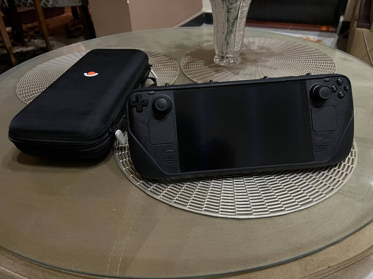 ستيم ديك اوليد للبيع
Steam Deck OLED 1TB + 256GB جهاز 

بحالة ممتازة جدًا، استخدام حوالي أسبوع واحد فقط

شاشة OLED الرائعة بحجم 7.4 إنش
معدل تحديث 90Hz
صحة البطارية: 98%
النظافة والحالة: 100% تقريبًا مثل الجديد
مساحة تخزين: 1TB
مع 256GB MicroSD
كفر حماية قوي مع ستاند مدمج — مفيد جدًا للالعاب الثنائية مثل Tekken و fifa
الجنطة الاصلية
الشاحن الاصلي
سلسلة Resident Evil كاملة
جميع ألعاب Souls
سلسلة Batman
Call of Duty 4
Black Ops 1, 2 & 3
والعديد من الألعاب الأخرى

الجهاز شبه جديد واستخدامه خفيف جدًا، وكل أغراضه موجودة. 
السعر: 975,000 دينار قابل للتفاوض بشكل بسيط
سعر الجديد 1,200,000 وبدون الهارد ٢٥٠ ولا حساب ولا كفر 
موقعي البصرة دور القضاة
 توصيل: متوفر.
 للتواصل راسلني على الخاص واتس اب: ***********