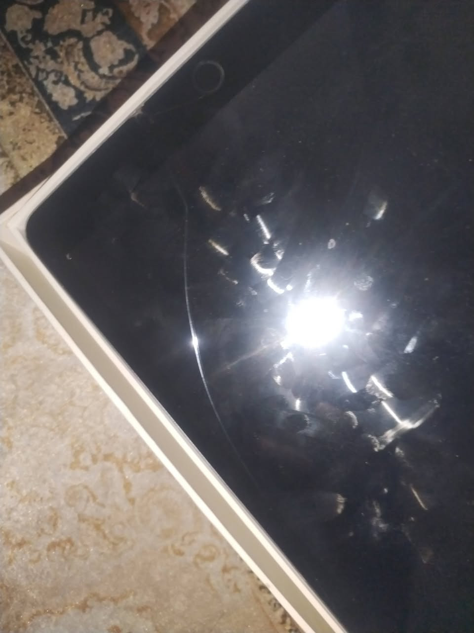 ايباد 9 ذاكره 64 بي كسر بل كلاسه سعره 140 وبي مجال قليل ***********
