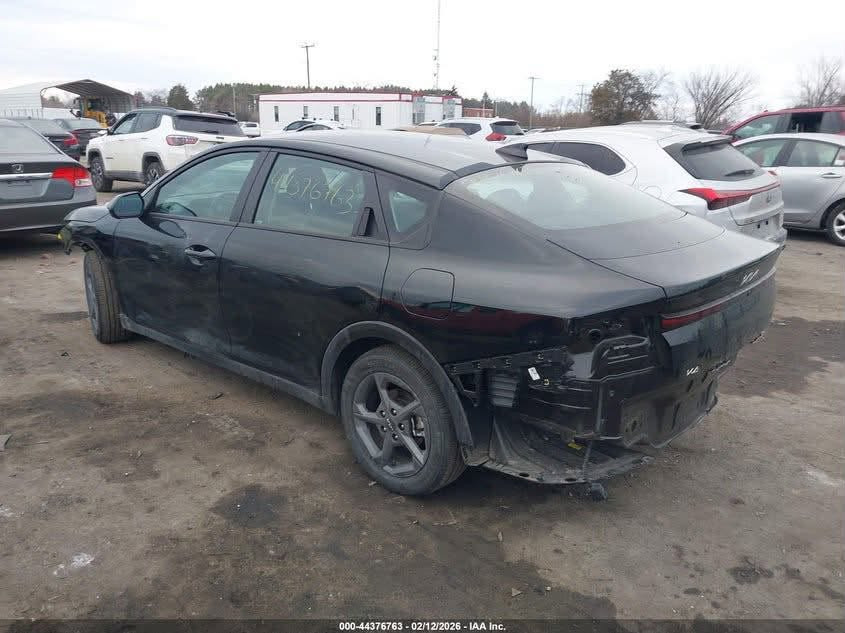 سلام كليكم k425 السياره مكفوله تبديل دعاميات فقط بدوين ايرباك  *********** السعر175 رقم اربيل السياره جاهزه ثاني يوم احولك ماشيه ١٣الف mi
