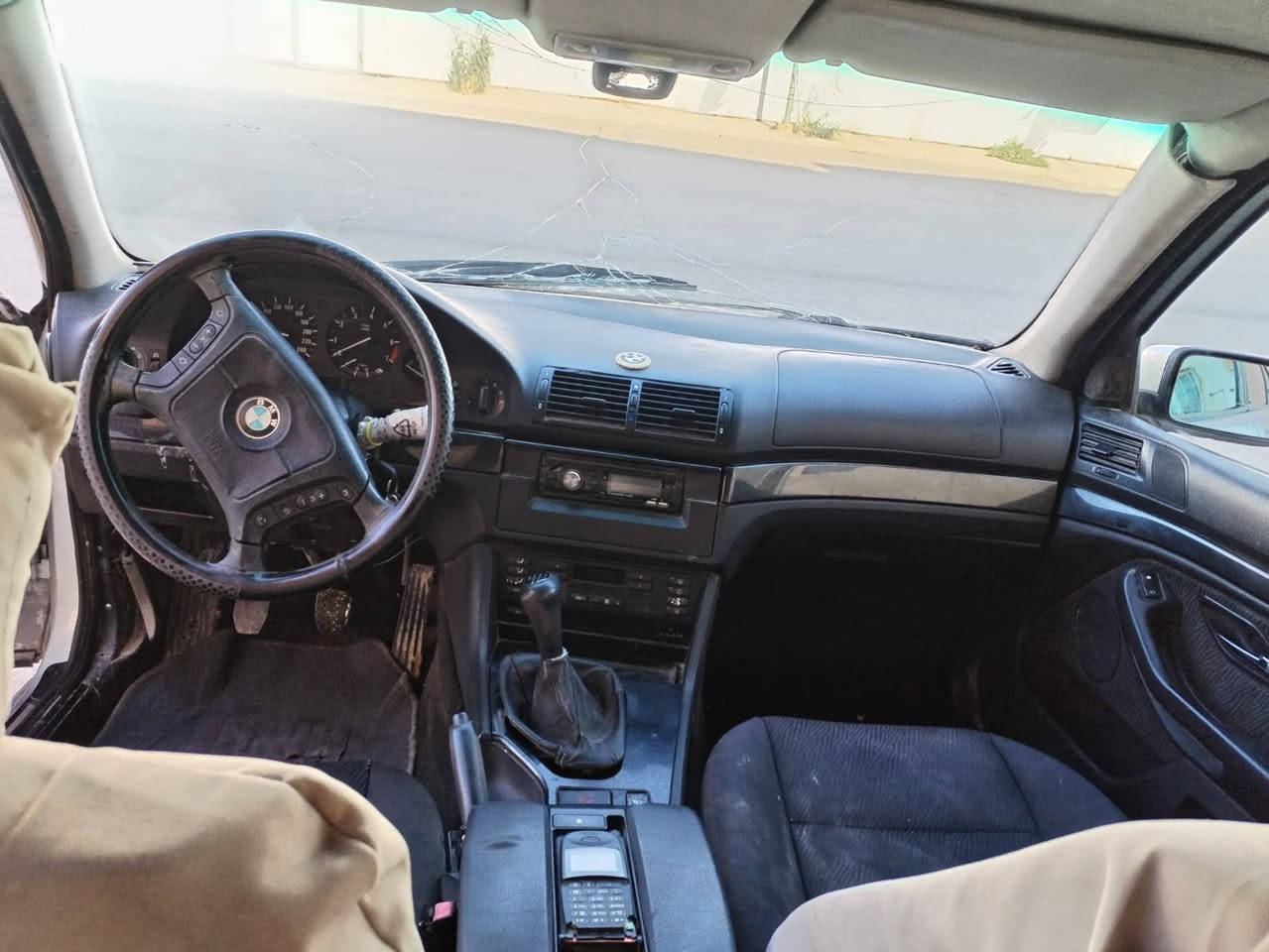 ئەم BMW  خوار بازاڕ 37 گەڵاو معامەلە بۆ فرۆشتن شتێکی پاکو جوان ئاڕم پلاستیکی هەولێرە ژت*********** یان ژت*********** السليمانية, العراق
