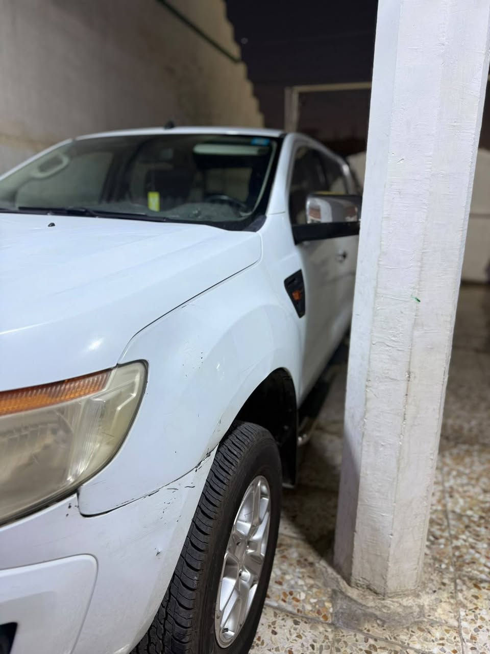 فورد رانجر بيكم موديل 2013 ضرر باب سايق والخلف السايق وشوية بل جاملغ  مسويهن بارد الامامي الفحص عل كار فاكس 4 سلندر ماشي 65000 كيلو للاستفسار 
***********
