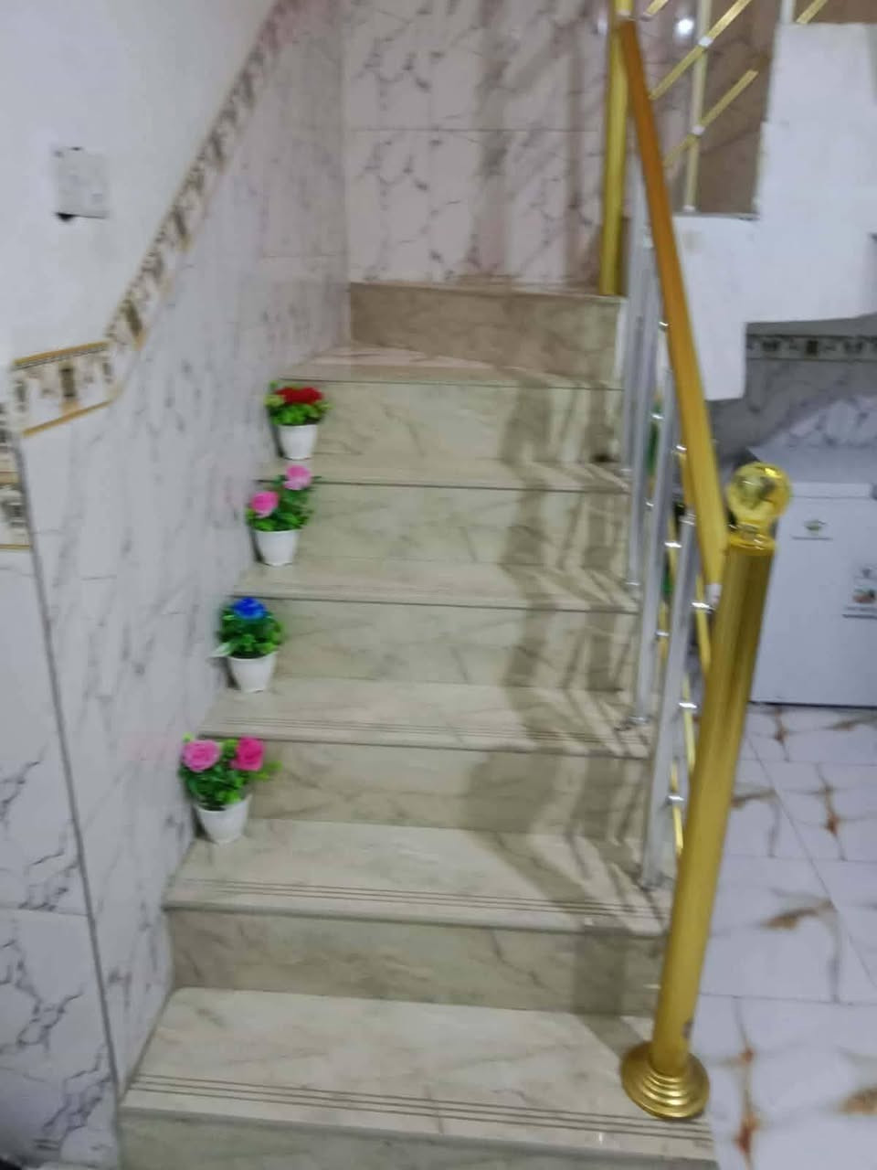 دار للبيع طابو زراعي سند 25 الموقع حي الصحه فرع المستشار المساحه 100متر الواجهه 5متر والنزال 20متر طابقين هول صاله مطبخ غرف نوم عدد 2 وصحيات عدد 2 بناء 2017 للاستفسار مكتب النبل للعقار والبناء والهندسه *********** واتساب *********** واتساب
