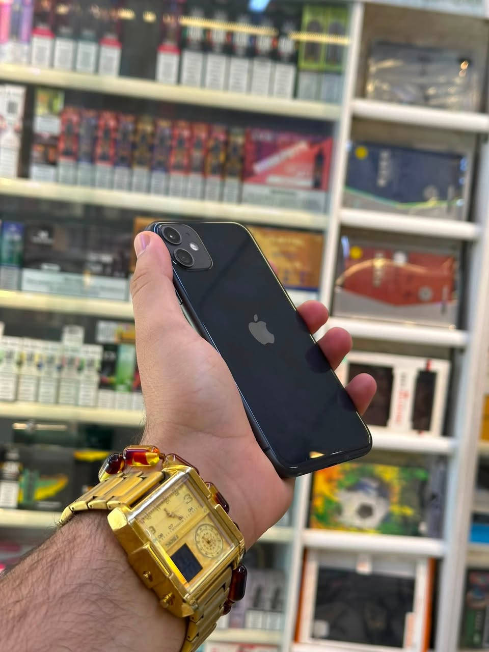 عرض خاص
من شركه العالميه للاتصالات 
ايفون 11 
ذاكره 128
لون اسود
بطاريه 86
السعر 215 الف
*********** واتساب حجي ناصر
