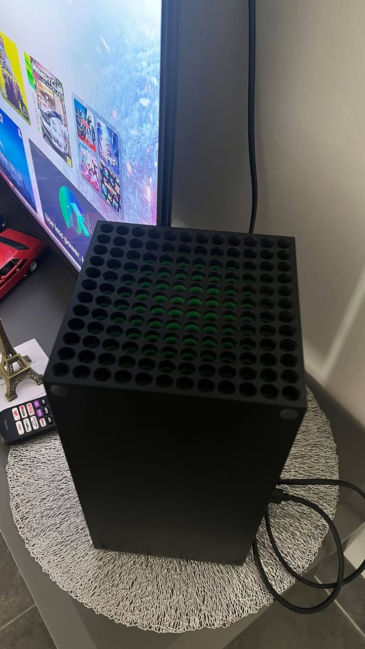 للبيع: جهاز Xbox Series X بحالة ممتازة جداً (نظافة 99%)، الجهاز مخزون وقليل الاستخدام وكأنه جديد تماماً!
المحتويات:
 الجهاز: Xbox Series X بسعة تخزين 1 تيرابايت (1TB SSD) وبكامل كفاءته وسرعته الخارقة.
 الملحقات: يد تحكم أصلية بحالة الوكالة + كرتون الجهاز الأصلي + جميع الملحقات والأسلاك الأصلية.
 حساب الألعاب (هدية مع الجهاز): يحتوي على لعبة القتال الشهيرة Tekken 8 بالإضافة إلى مجموعة ألعاب أخرى مميزة لتلعب مباشرة.
السعر: 770,000 دينار عراقي.
الجهاز نظيف جداً ، فرصة للي دور على جهاز نظيف ومخزون مع العاب جاهزة.
للإستفسار أو الحجز ***********
للبيع: جهاز Xbox Series X بحالة ممتازة جداً (نظافة 99%)، الجهاز مخزون وقليل الاستخدام وكأنه جديد ،
بيه حساب بيه اهواي العاب
