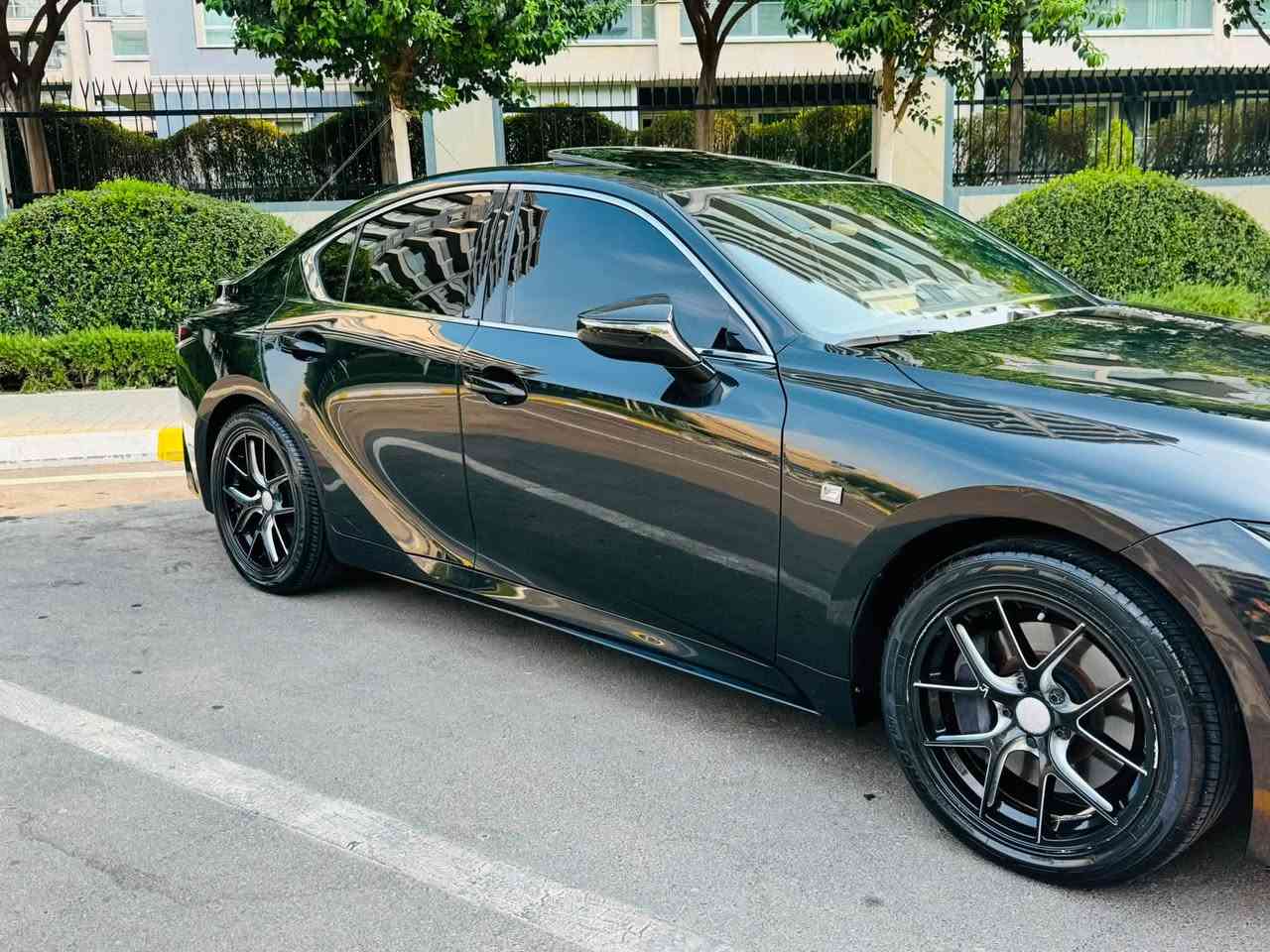 لكزس is 350 f sport 2024
مواصفات فول بس داخل مو احمر 
شاشة كبير عداد إلكتروني 
كراسي خزن تدفئة تبريد 
لايتات بلادي ٣ عدسات 
سيارة ٦ سلندر 
ماشية فقط ٥٠ الف كيلو 
ضرر السيارة باب جاملخ 
ايرباك فقط بردة طاكة 
ماعدا الحادث بيها كلير امريكا 
مجموع الصبغ وية الحادث ٦ قطع
السيارة تترقم شمالي 
السعر ٢١٠   ***********
