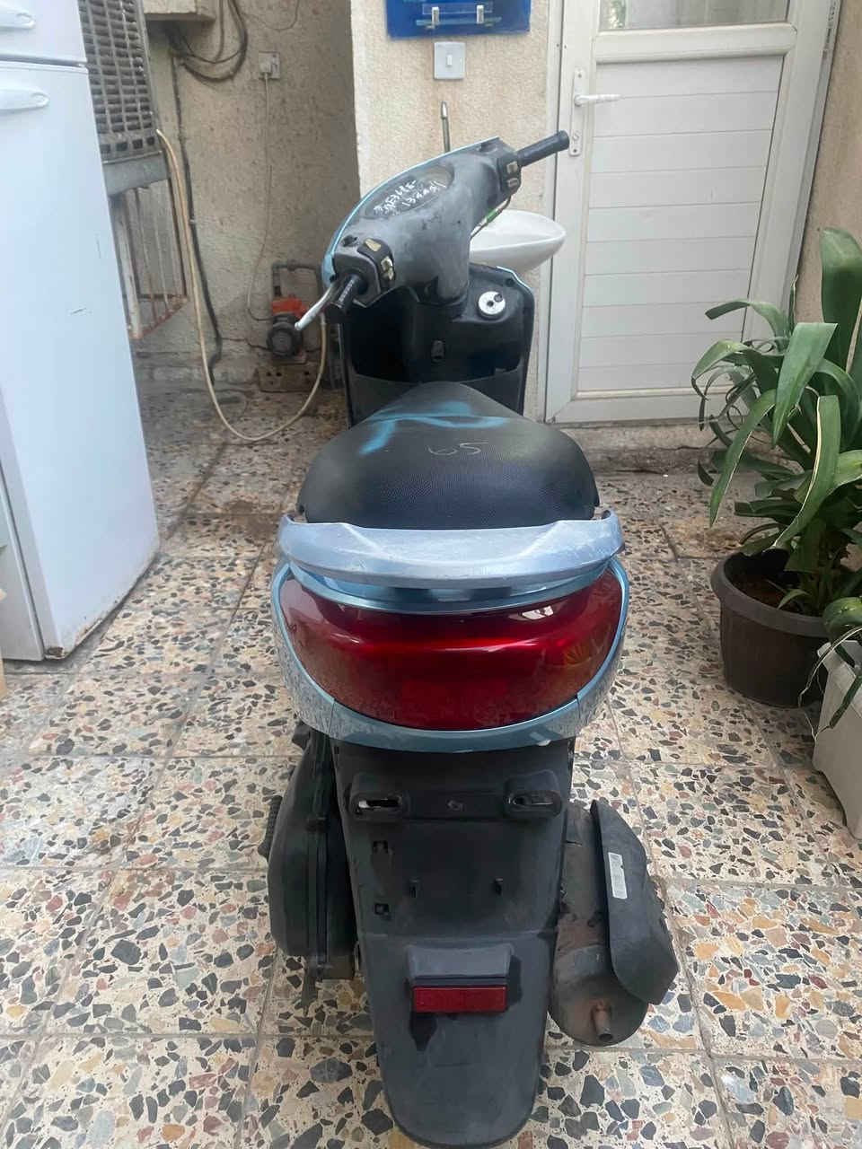 سلام عليكم دراجة بريز 120 رمبة مكفولة اوراق كاملة سعر 800 وبيهة مجال ***********
