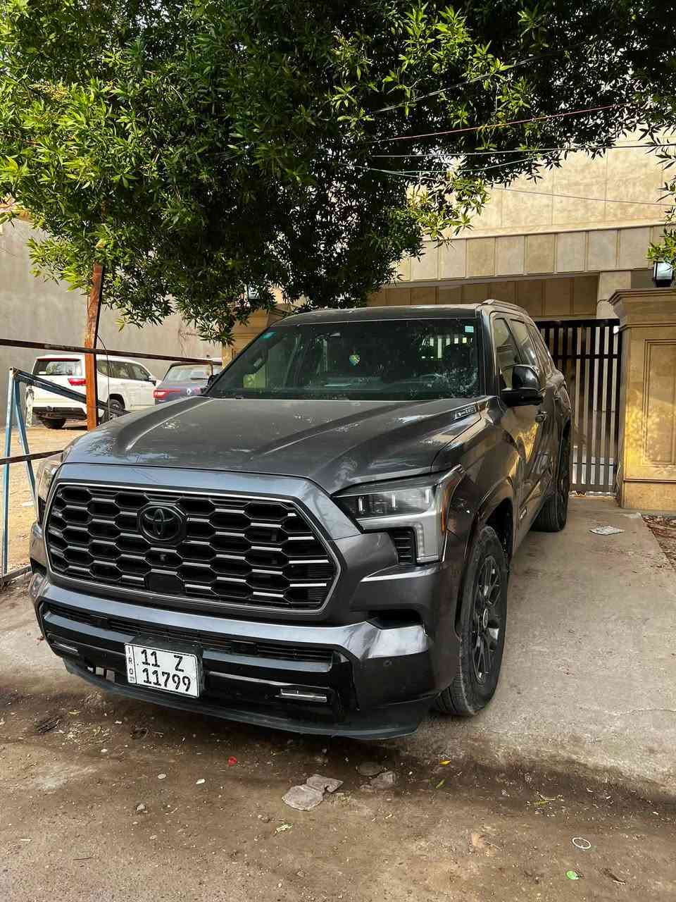 السلام عليكم
تويوتا سيكويا 2024
2024 Platinum Hybrid

i-FORCE MAX – بلاتينيوم  

🔹 موديل: 2024

🔹 فئة: Platinum Hybrid (فول مواصفات)
🔹 ماشية ٤٠ الف كيلو

⚙️ الأداء والقوة
✔️ محرك 3.4 لتر V6 توين تيربو
✔️ نظام هايبرد i-FORCE MAX
✔️ القوة الكلية: 437 حصان 🔥
✔️ العزم: 790 نيوتن متر 💪
✔️ گير 10 سرعات
✔️ دفع رباعي 4WD
✔️ أوضاع قيادة متعددة + وضع سحب
🔧 نظام التعليق
✔️ نظام تعليق احترافي هوائي Cognito Motorsports
✔️ طبلات و دبلات مطورة Heavy Duty
✔️ ثبات أعلى وأداء أقوى بالأوف رود
🛞 الخارجية
✔️ويل 20 إنش بلاتينيوم
✔️ دوسات جانبية كهربائية
✔️ LED كامل
✔️ حساسات أمامية وخلفية
✔️ كاميرات 360 درجة (عرض محيطي كامل حول السيارة)
✔️ نظام عرض محيط السيارة  – فخامة كاملة
✔️ فتحة سقف بانوراما
✔️ جلد بلاتينيوم فاخر
✔️ جميع المقاعد كهربائية
✔️ تدفئة وتبريد لجميع المقاعد
✔️ ذاكرة مقاعد
✔️ شاشة 14 إنش
✔️ شاشة عدادات رقمي
✔️ نظام صوت JBl
✔️ Apple CarPlay & Android Auto
✔️ شحن لاسلكي
✔️ تشغيل بصمة + دخول ذكي
    داتا شو تعرض جميع معلومات القيادة 
🛡️ أنظمة الأمان
✔️ رادار أمامي
✔️ مثبت سرعة ذكي
✔️ تحذير مغادرة المسار
✔️ مراقبة النقطة العمياء
✔️ نظام منع التصادم
ملاحظات / نقص مثلث جاملغ خلفي وجود رصعات في آلتكم والقمار باب خلفي دبلات يدويه دبلات الجامة نقص
السعر ٤٢٠
يعني ٤ دفاتر و ٢٠ ورقة 
التواصل 
***********
