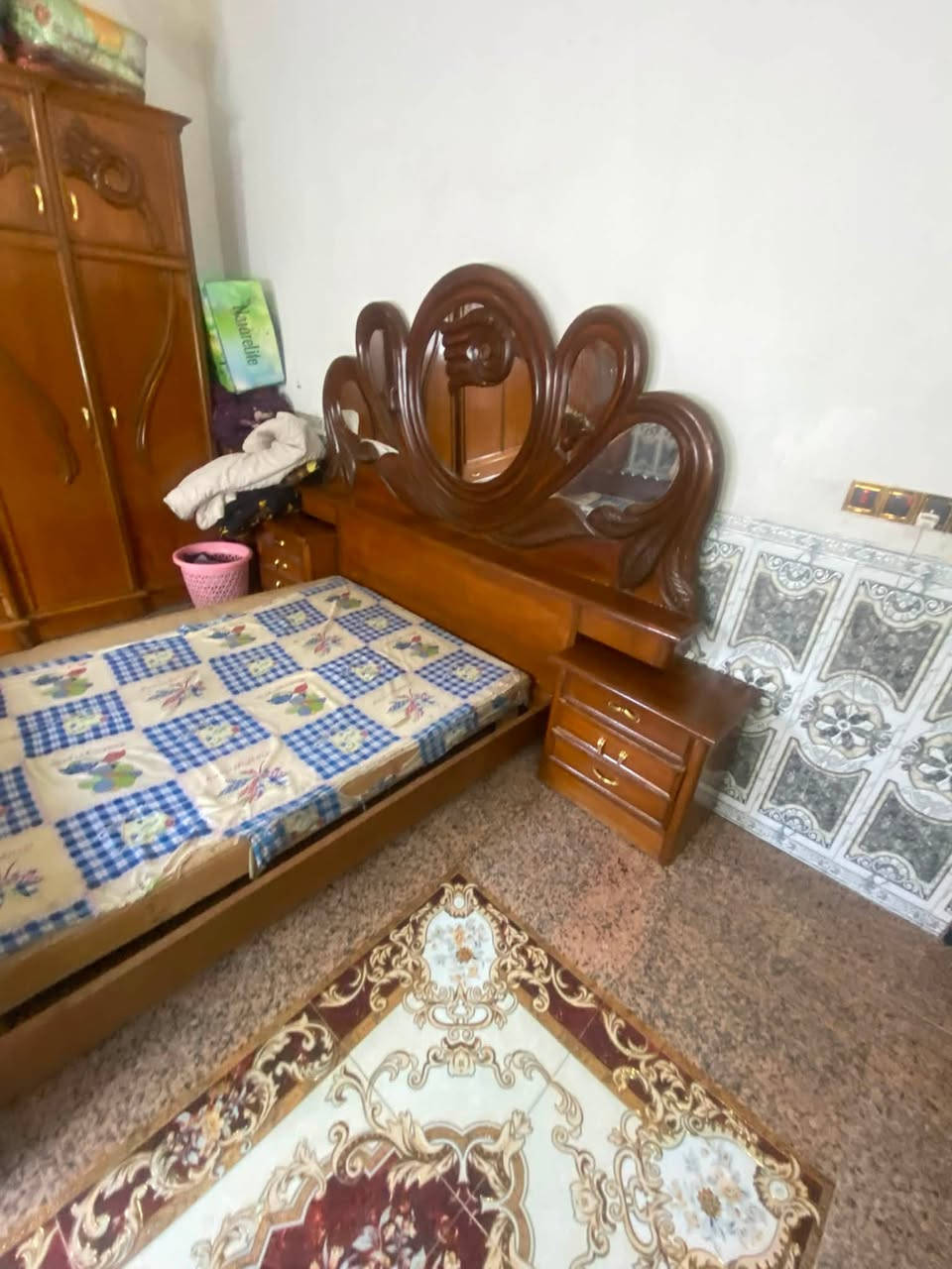 سلام عليكم غرفة للبيع ٥ قطع
مكان بغداد التاجي  ***********
