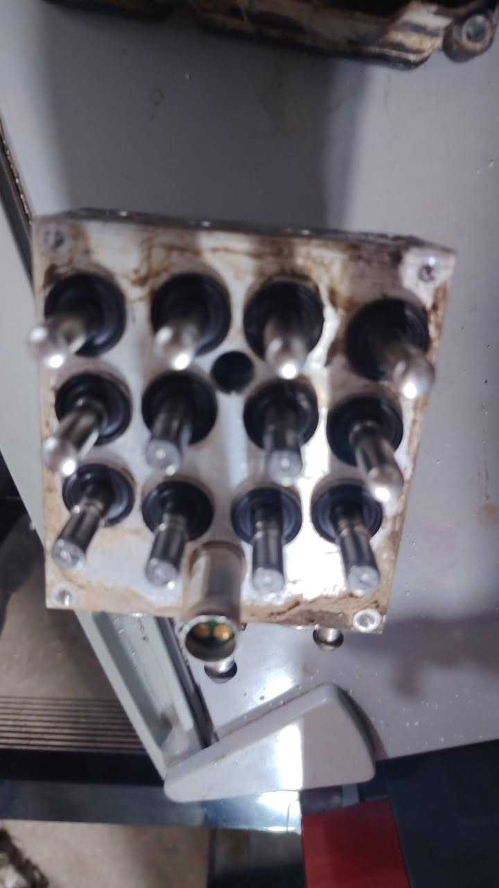 🔧 استبدال منظومة ABS ومعالجة انغلاق المكابح الخلفية 🚗

تم بحمد الله إنجاز العمل بالكامل ✅

🛠️ استبدال منظومة ABS
🛠️ معالجة مشكلة انغلاق المكابح الخلفية
🛠️ غسل وتنظيف منظومة البريك بالكامل
🛠️ استبدال سائل الفرامل DOT 3
🛠️ فحص المنظومة والتأكد من عملها بصورة صحيحة

🔹 شنو هو الـ ABS؟
نظام ABS (Anti-lock Braking System) هو نظام يمنع انغلاق العجلات أثناء الفرملة القوية، ويساعد السائق على الحفاظ على السيطرة على السيارة وتوجيهها بشكل أفضل أثناء التوقف المفاجئ.

✅ شغل وفحص بدقة
✅ استخدام سائل فرامل مناسب
✅ معالجة السبب وليس فقط إطفاء لمبة العطل

📍 ورشة أنور سوزوكي وإكونوكس
كربلاء المقدسة – الحي الصناعي – الأبلوك الثاني – شارع السايدين – سايد الدخول
📞 ***********
📞 ***********
