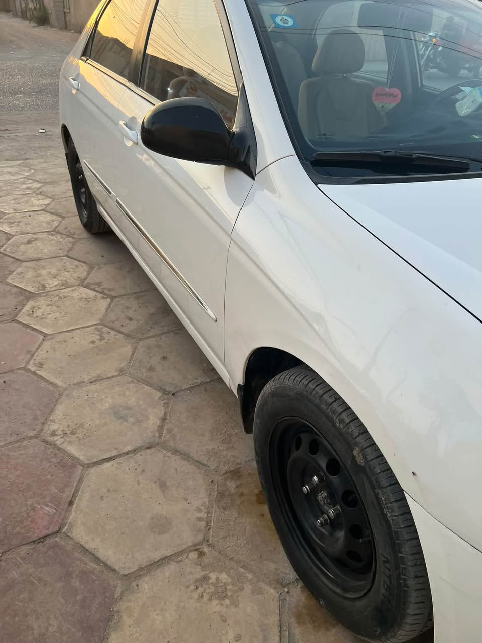 السلام عليكم الحلال للبيع 2008 خليجي دكشن عالي بيها صبغ باب خلفي وربع جاملغ  تخم تاير حداديه تبريد ثلج رقم دولي بسمي هزه جديده *********** سياره حيل نضيفه مال دكتور
