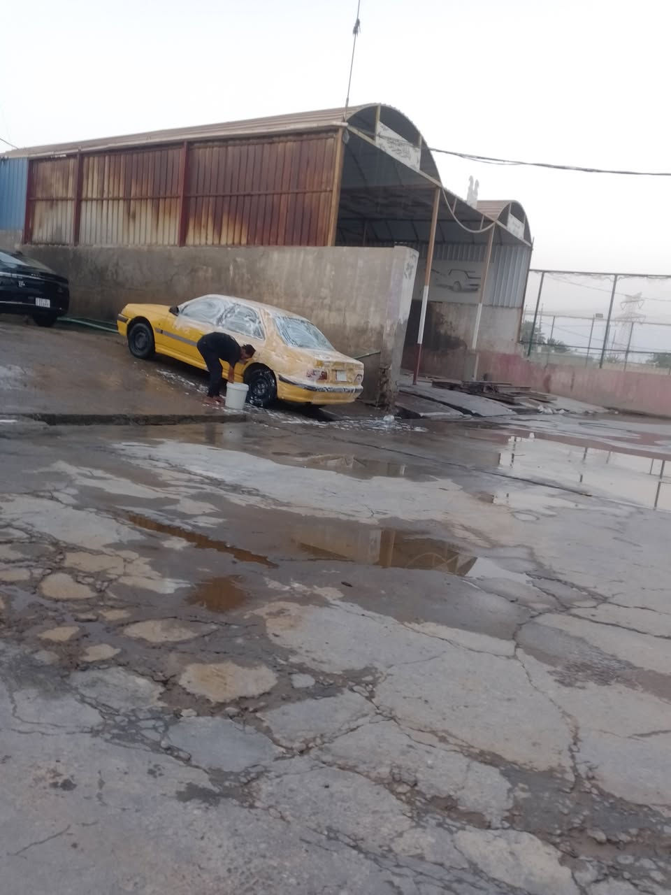 السلام عليكم سياره مقفوله فقط بس بانيه طاير موديل 15 محرك جديد سعر ب 40 بيها مجال***********
