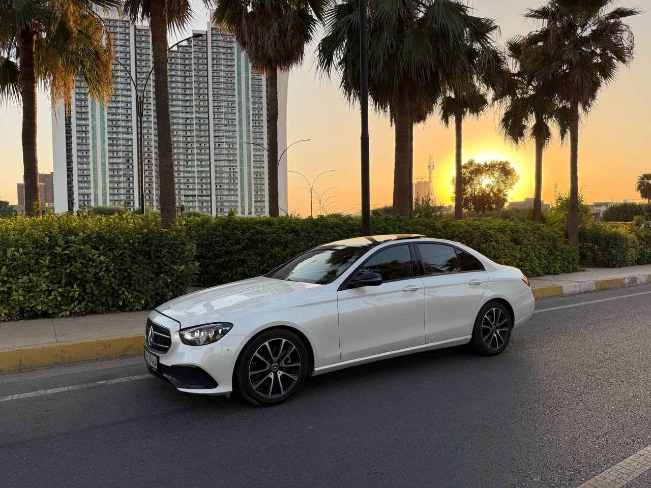 Mercedes E200 
2021 
2 Swec zaman 
Panorama 
Sanduq shaft 
Almani Zaman 
Be boyax 
Bas chand cheyak PDR HAYA fa7sakam post krdya 
120 hazar km royya 
Masafat full 
S3r 295
*********** أربيل, العراق
